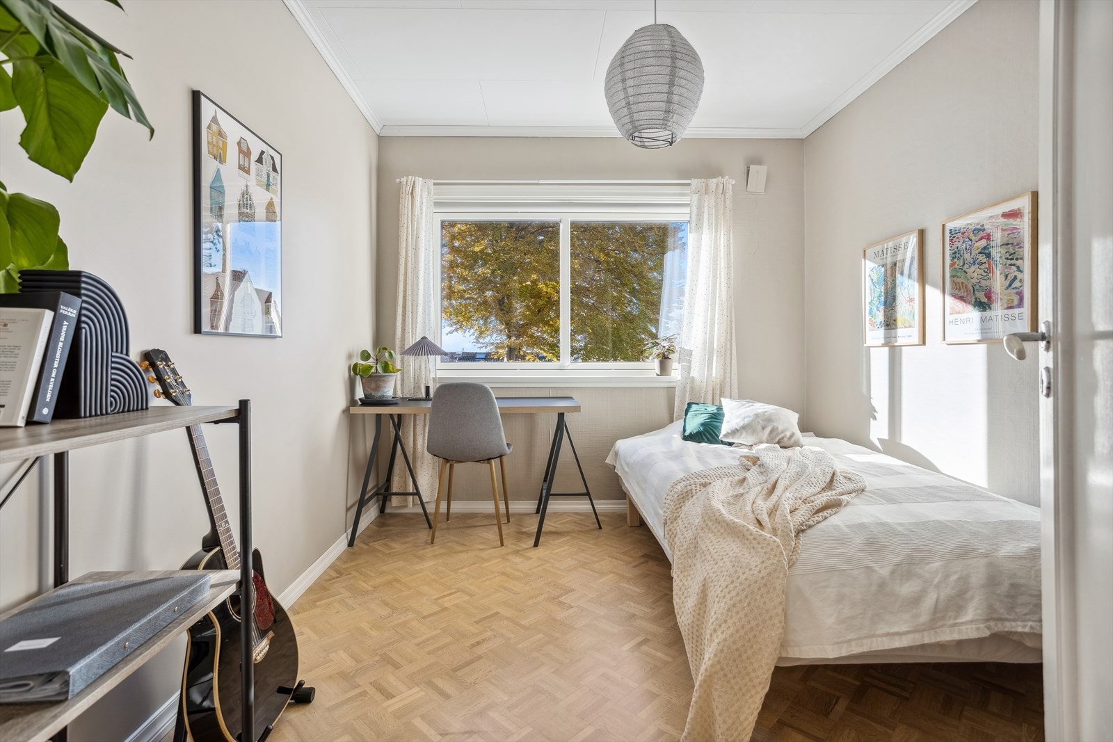 Her har man mulighet til å benytte det ene soverommet til gjesterom eller kontor om ønskelig. Galleribilde