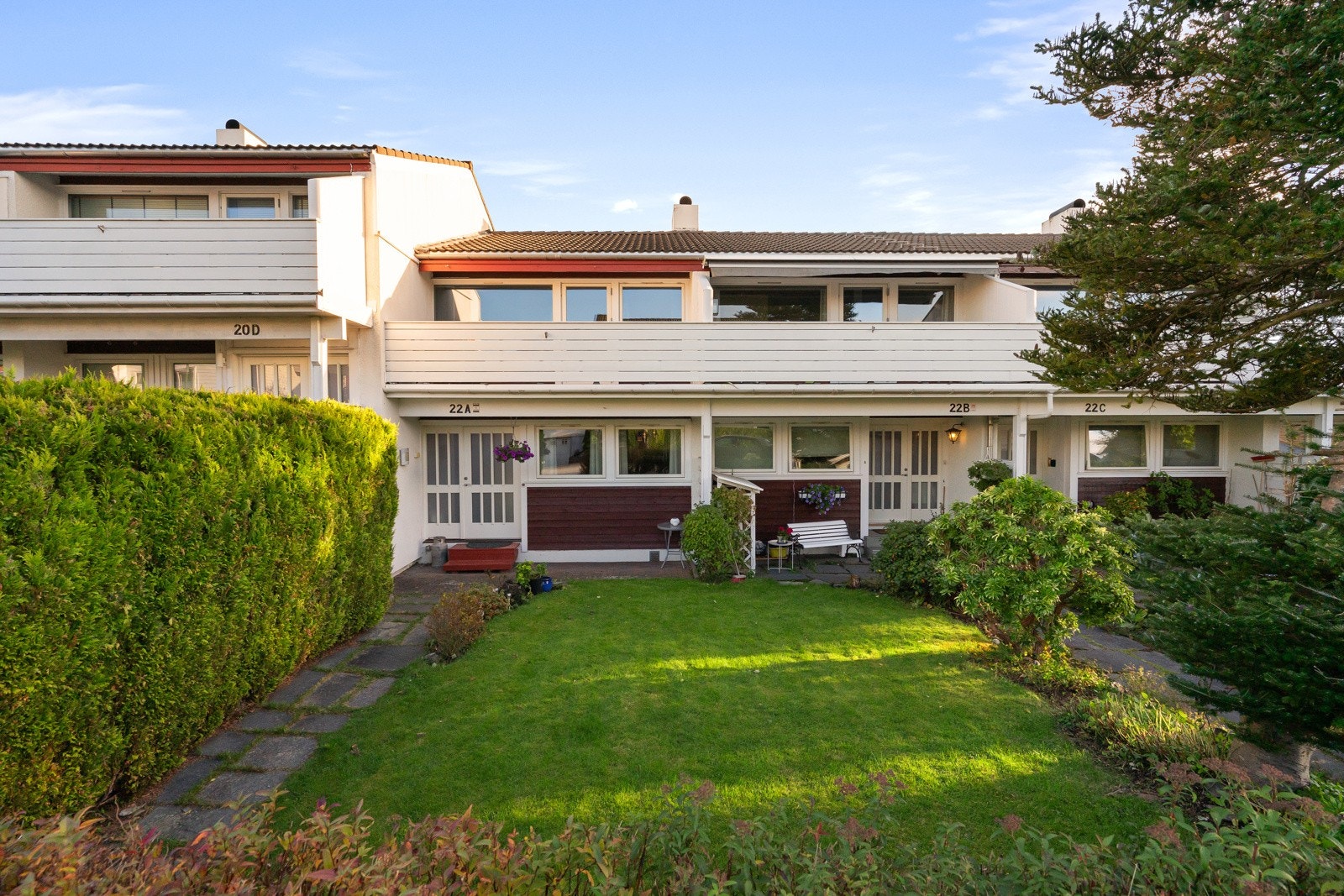 Rolig, etablert og barnevennlig gate. Kort avstand til både SUS og UiS. Galleribilde