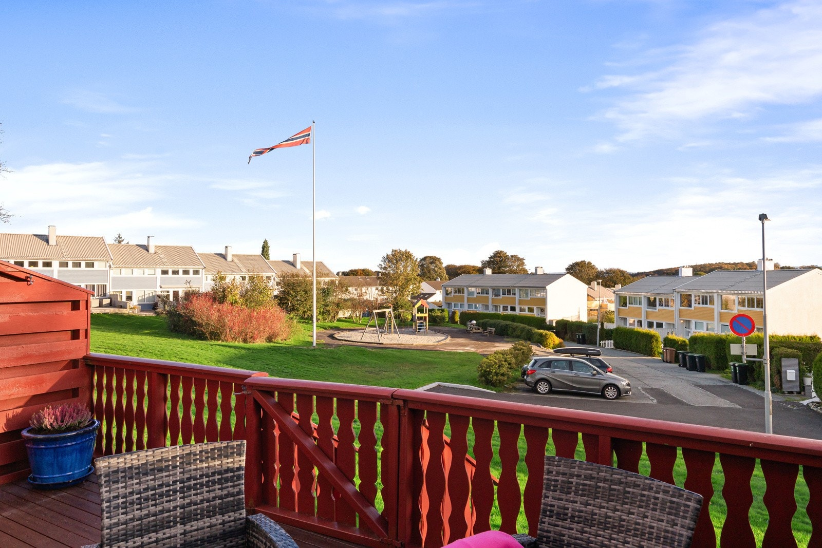 Boligen grenser til et stort felles uteområde. Galleribilde