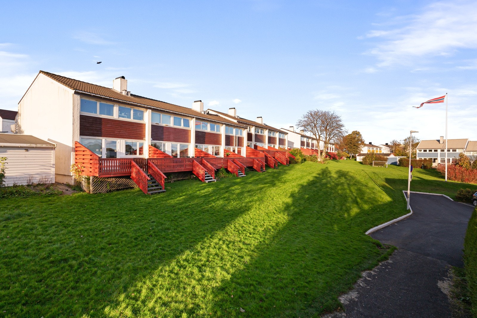 Vedlikehold av grøntareal foretas av eget firma på vegne av borettslaget. Galleribilde