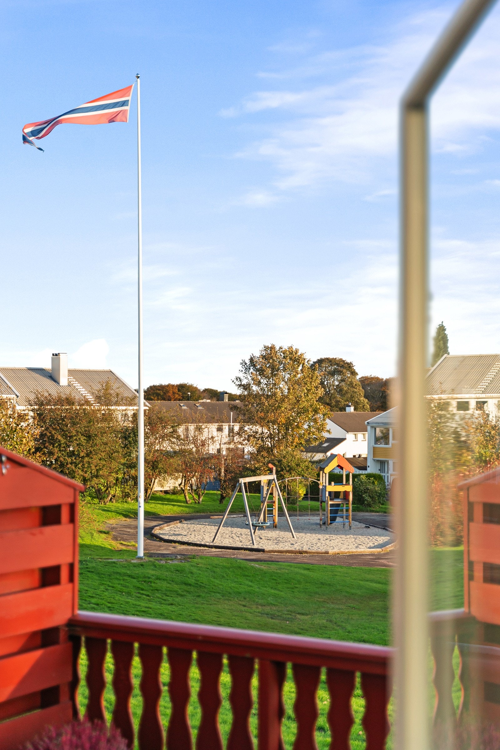 Boligen grenser til et stort felles uteområde. Galleribilde