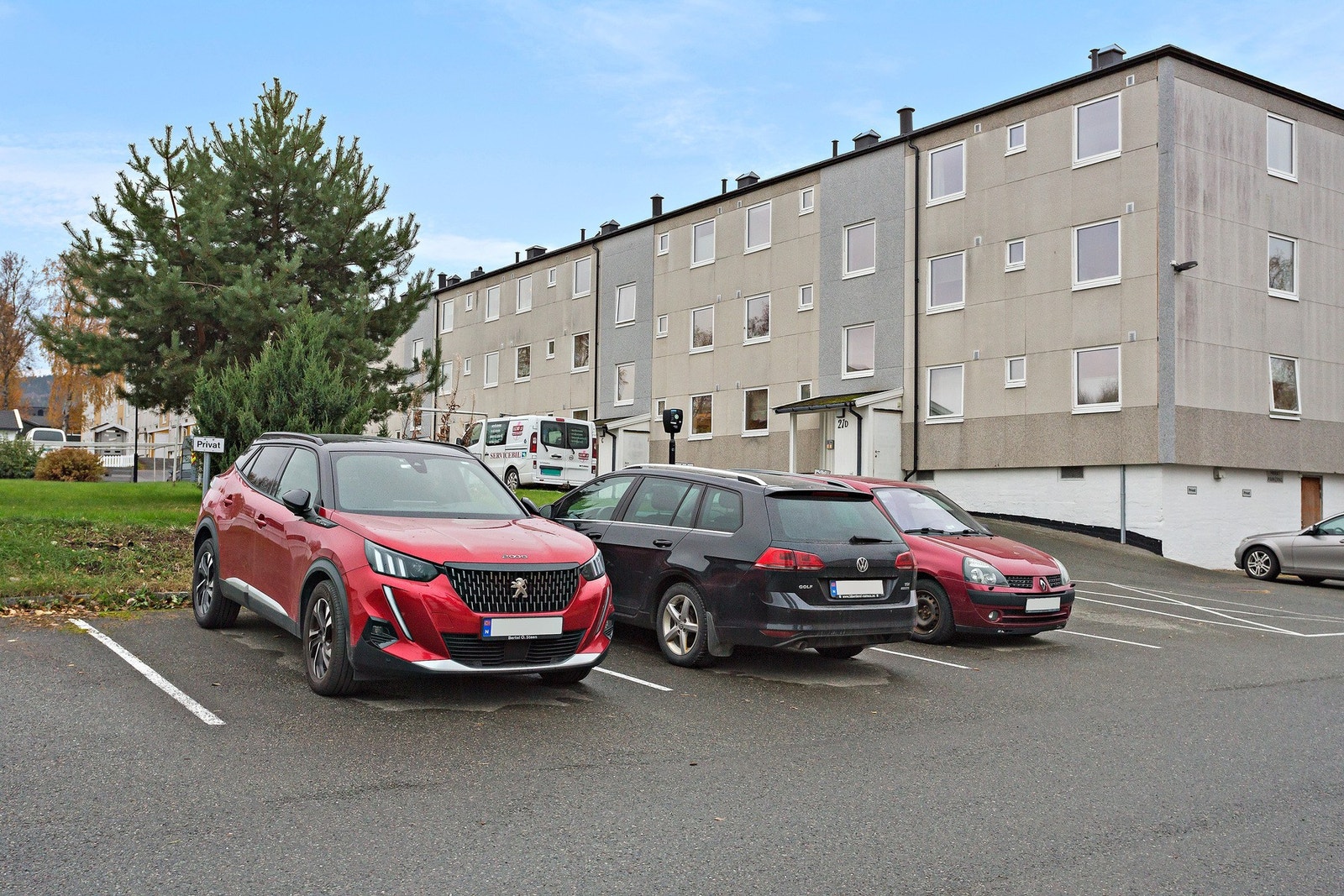 Leiligheten disponerer en fast parkeringsplass. Galleribilde
