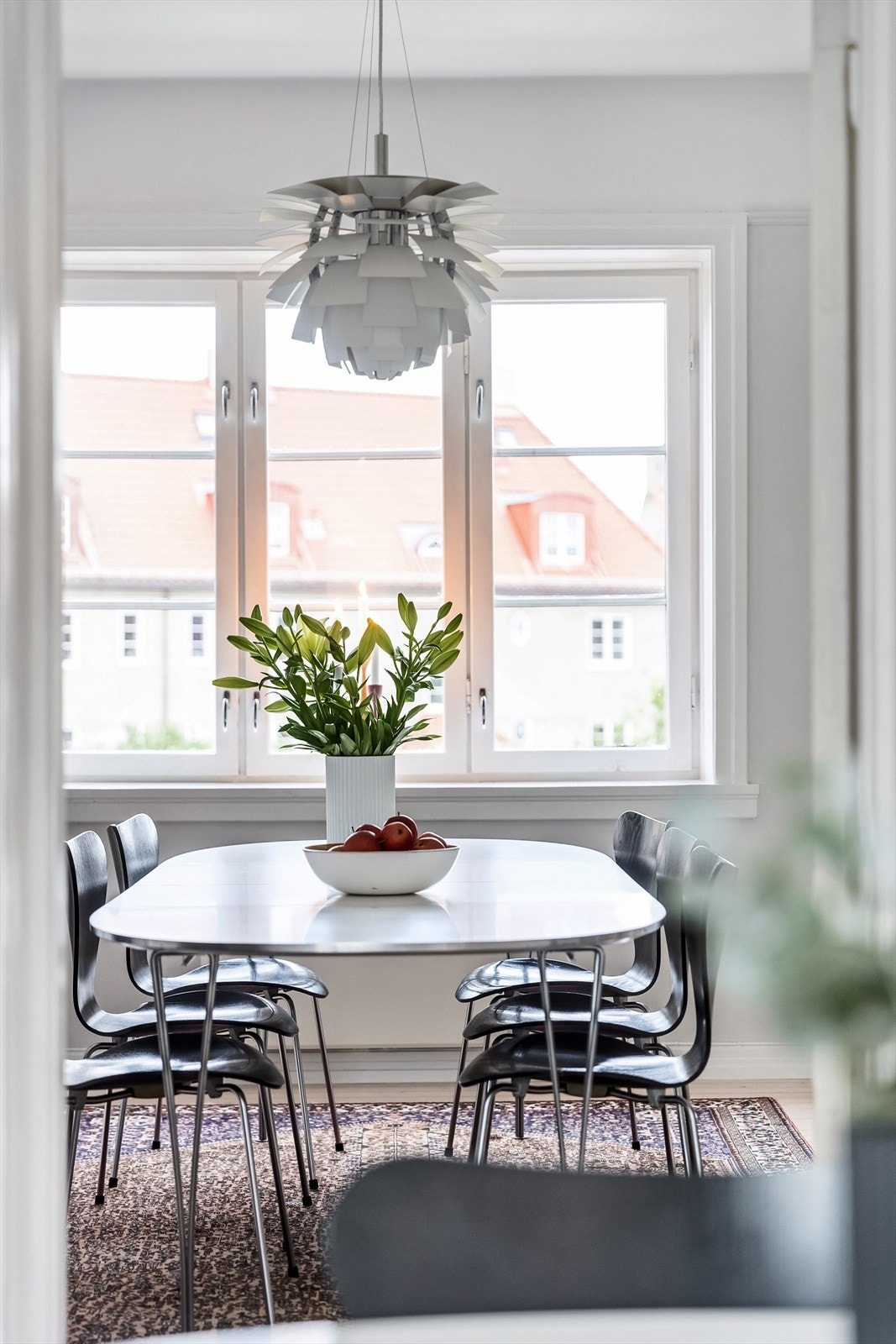 Detaljer | Fra kjøkkenet til spisestuen. Galleribilde