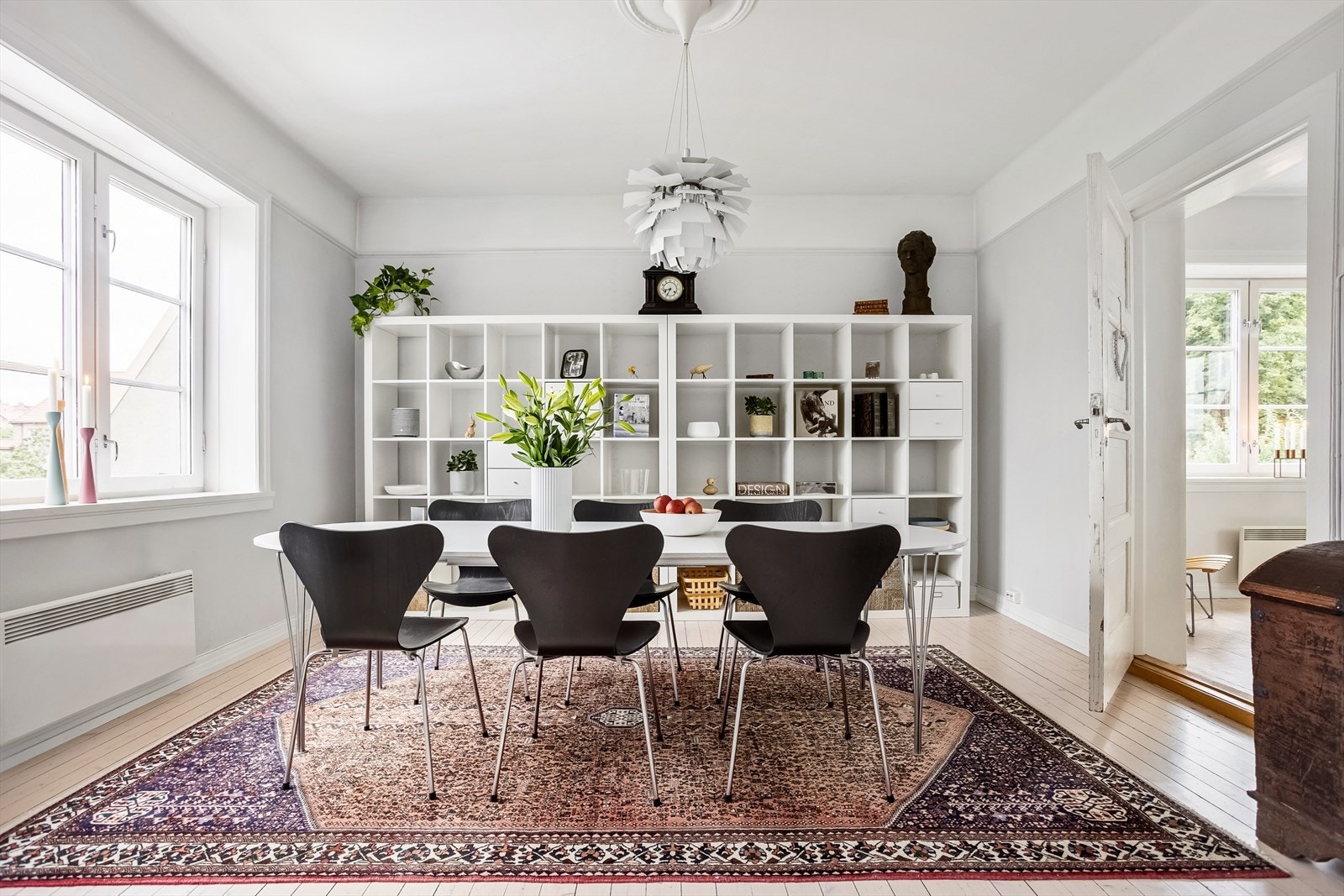 Spisestuen er et hyggelig og naturlig samlingspunkt både i hverdagen og ved festligere anledninger. Galleribilde