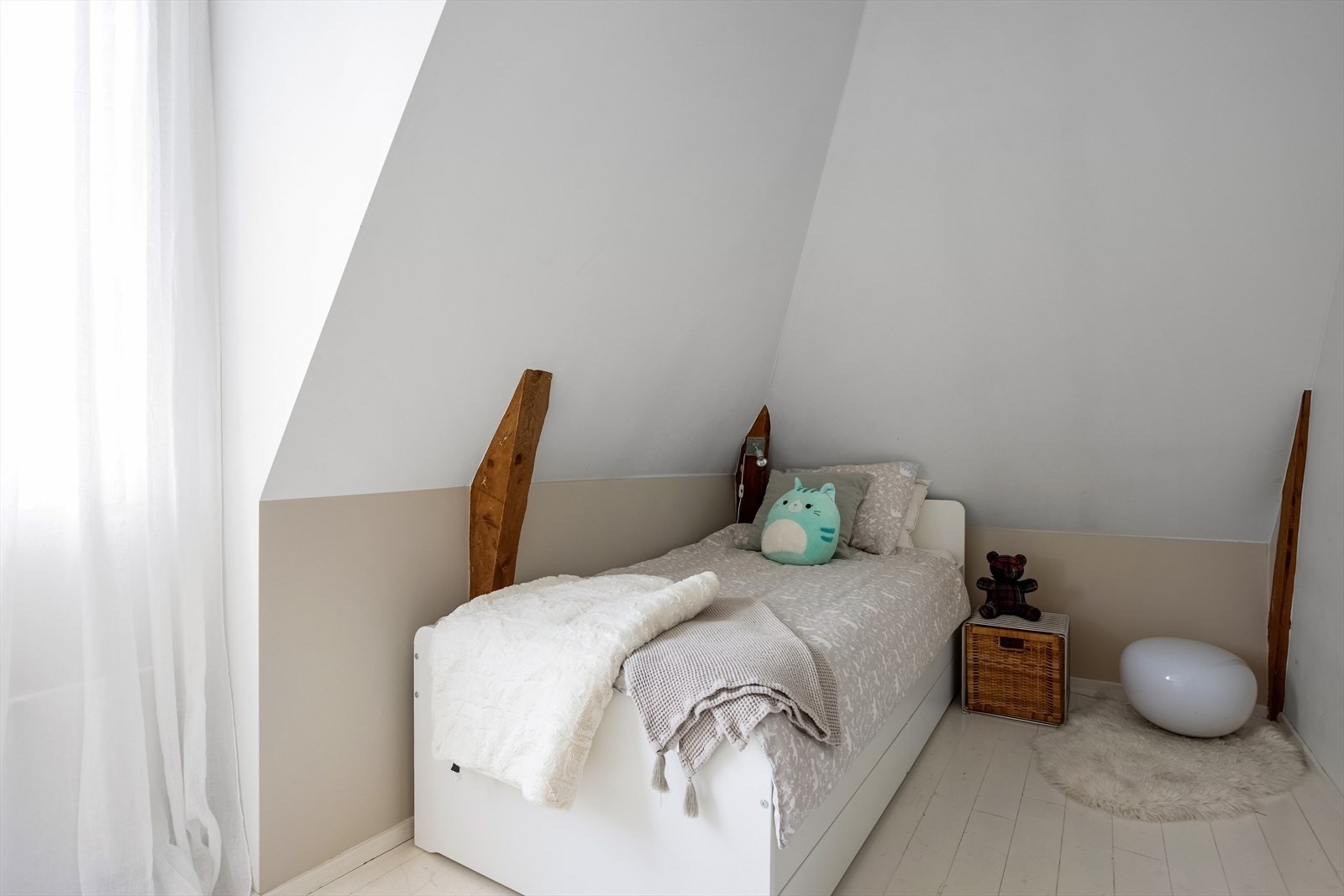 Det øvrige soverommet fungerer ypperlig som barnerom, gjesterom eller det man måtte ha behov for. Galleribilde