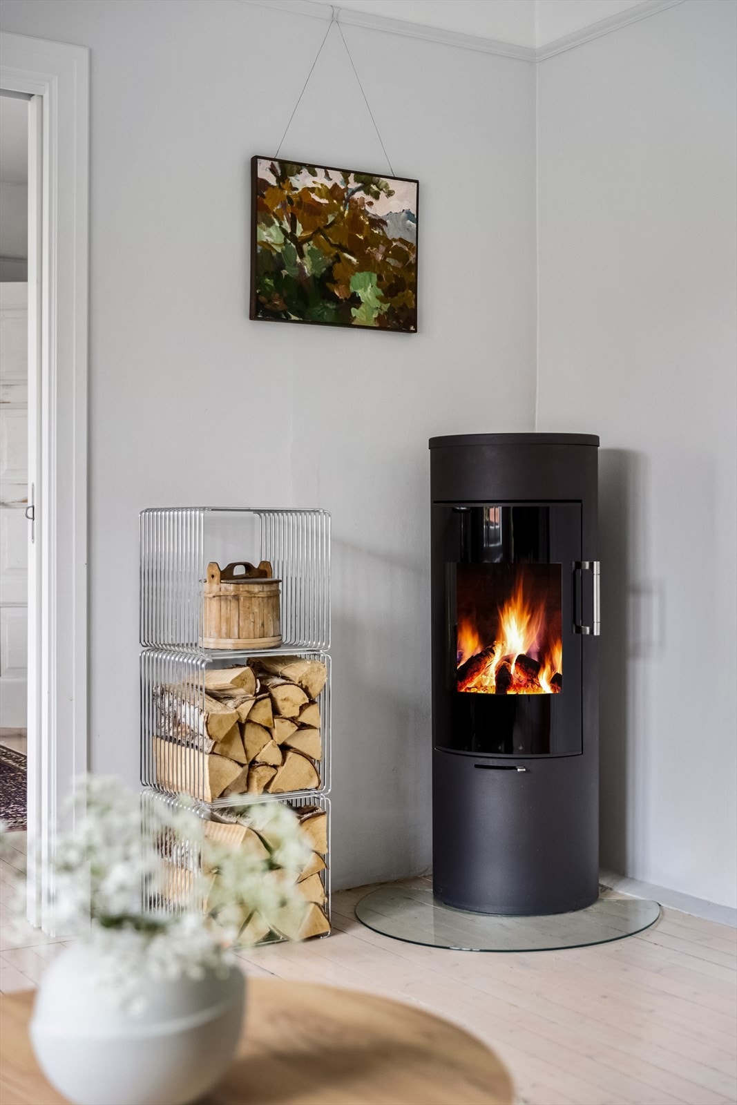 Detaljer | En lun og stemningsfull peiosvn som er en ypperlig varmekilde på kaldere dager. Galleribilde