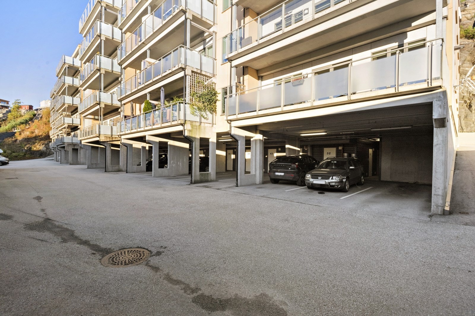 Carport mede elbil-lader Galleribilde