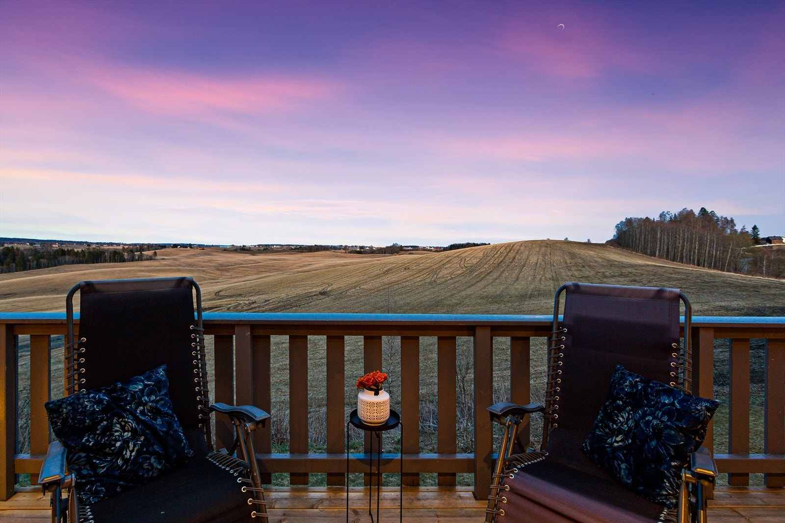 .. Nyt stillheten og denne koselig og fredelige utsikten fra balkongen. Galleribilde