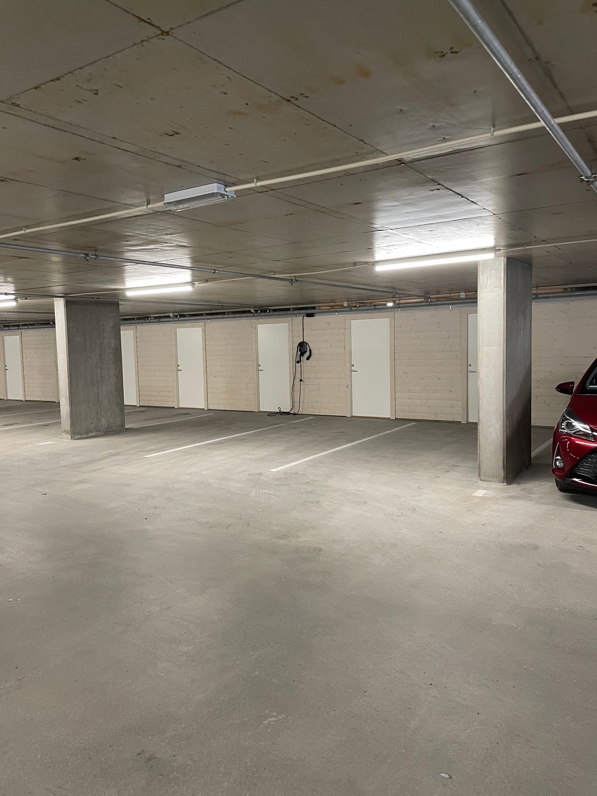 Medfølger fast garasjeplass med sportsbod i lukket garasjeanlegg Galleribilde