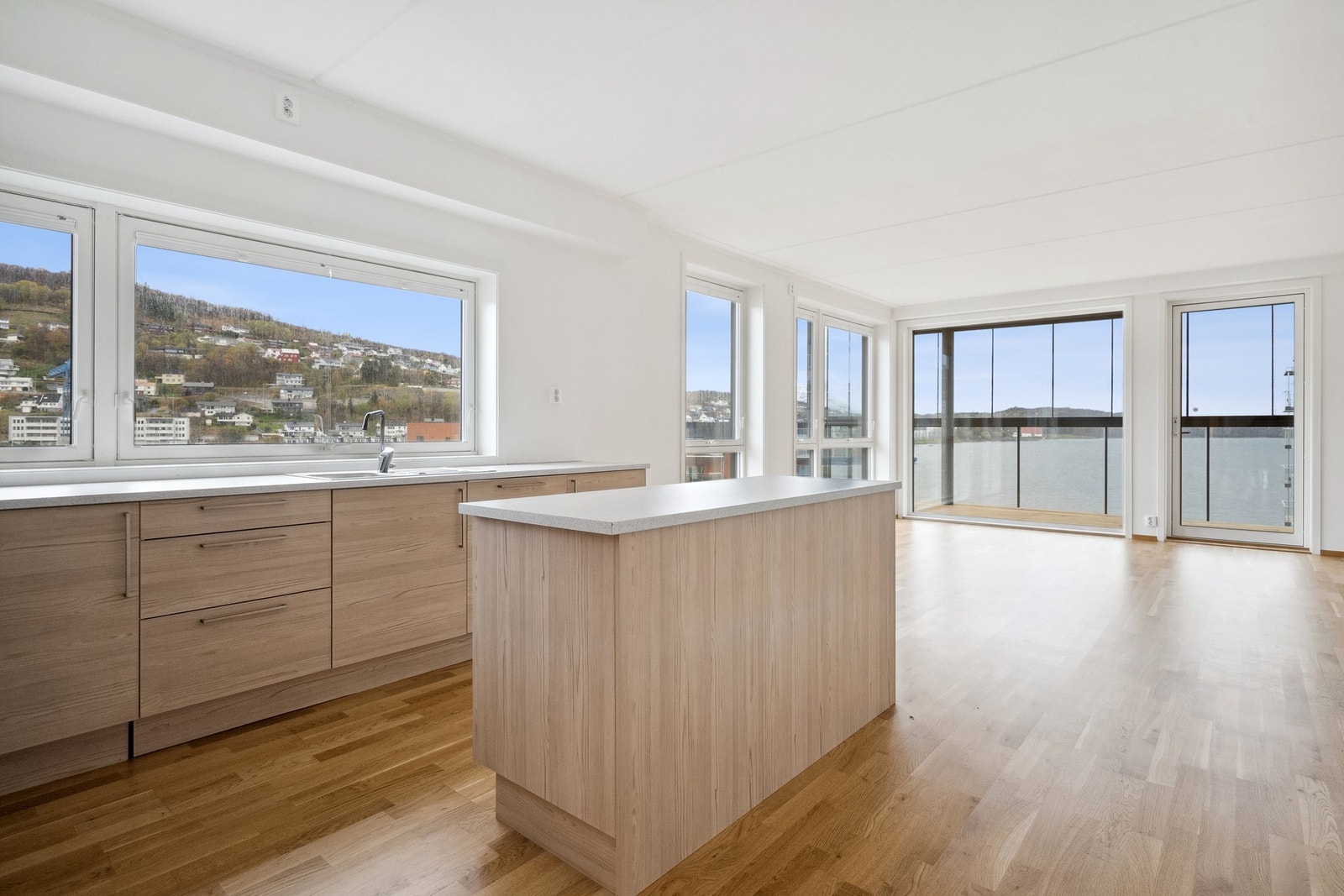 3-stavs parkett på gulv. Galleribilde