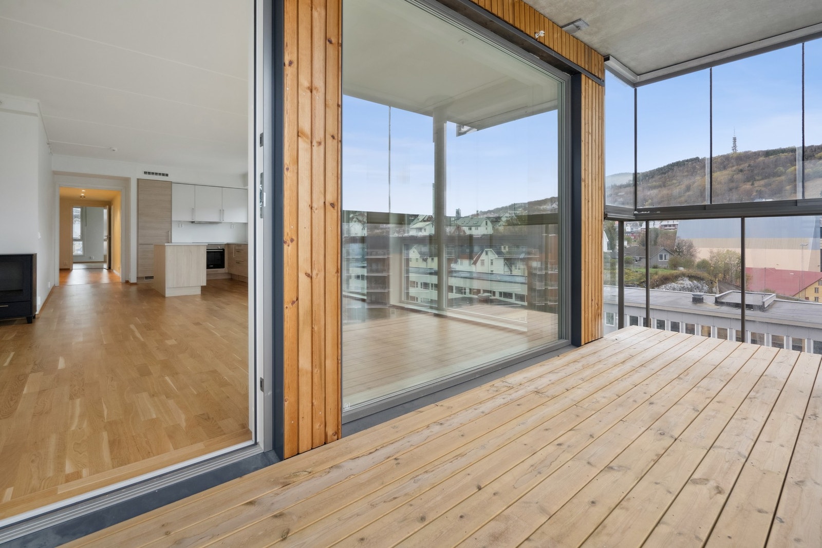 God plass for utemøbler. Galleribilde