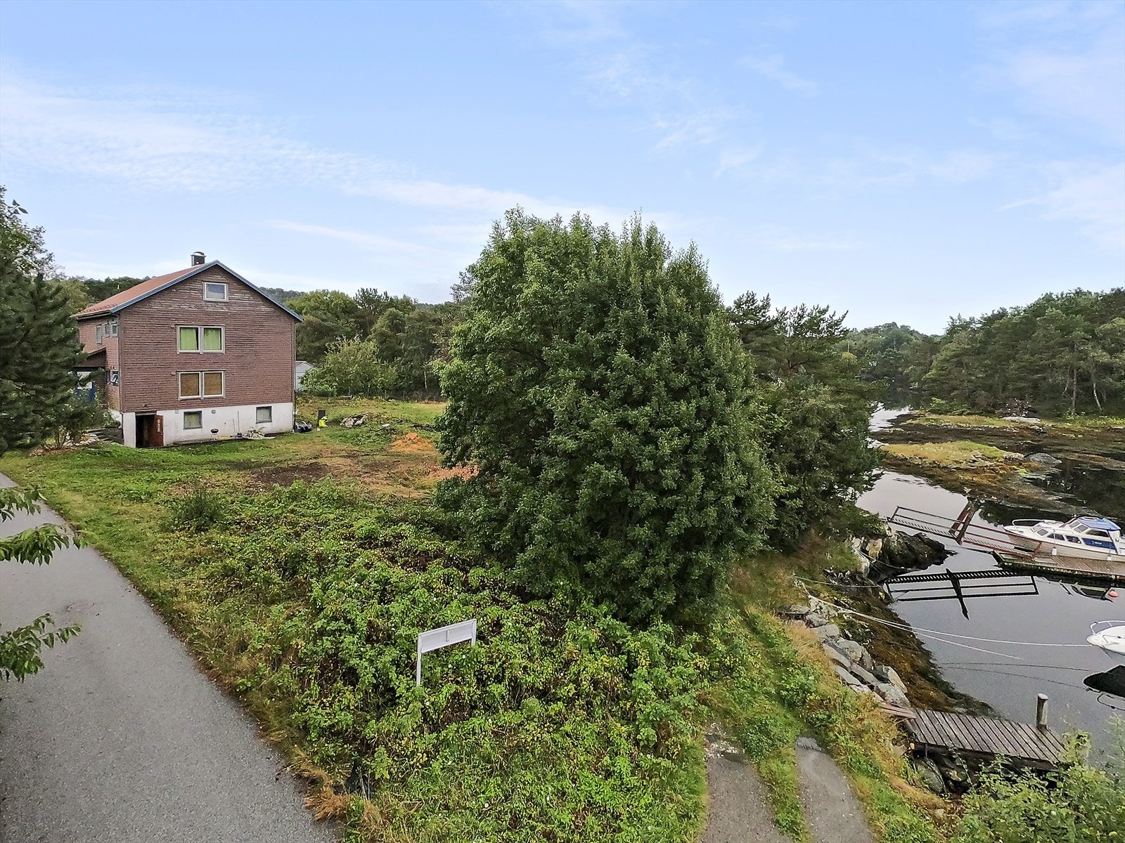 Boligeiendom nær sjøen Galleribilde