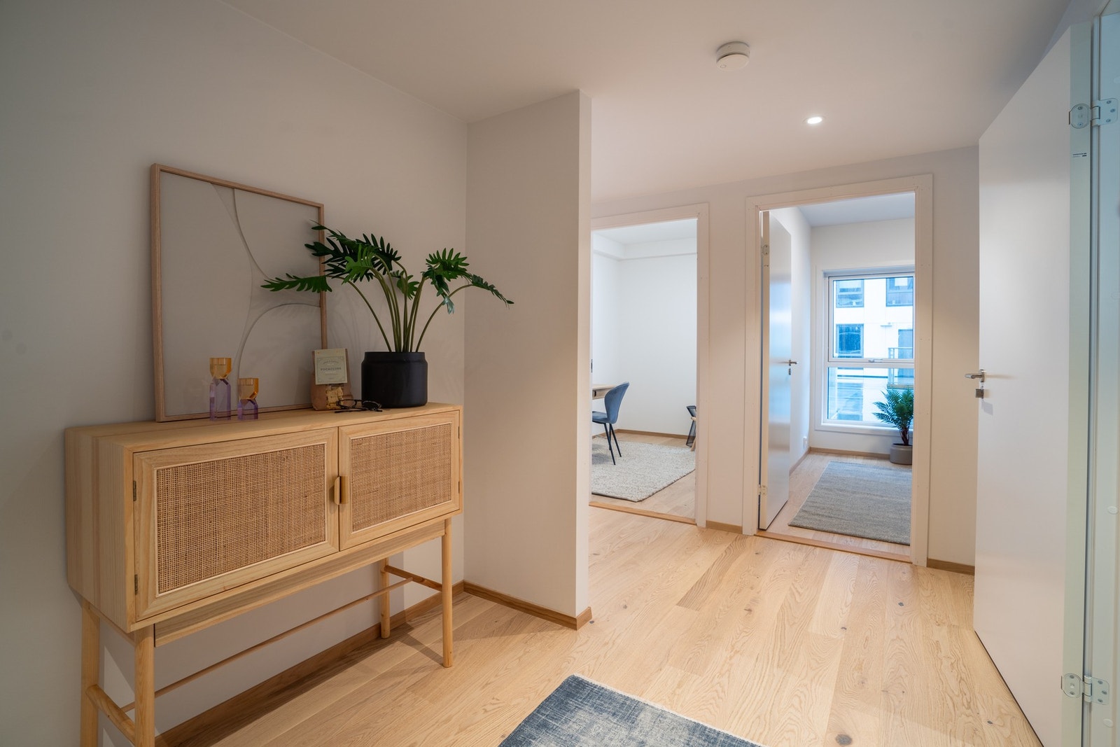 Gang, her er det gode muligheter for å etablere skyvedørsgarderobe. Galleribilde