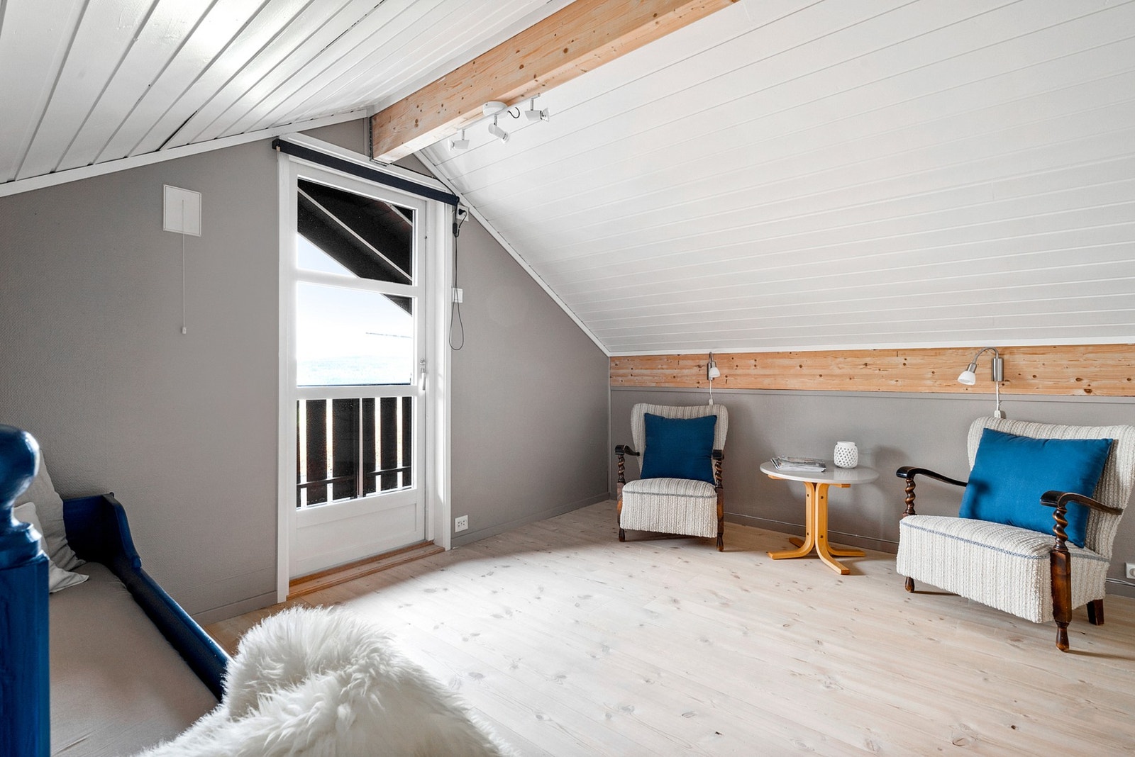 Soverom 2 er på hele 13m² med utgang til egen veranda. Galleribilde