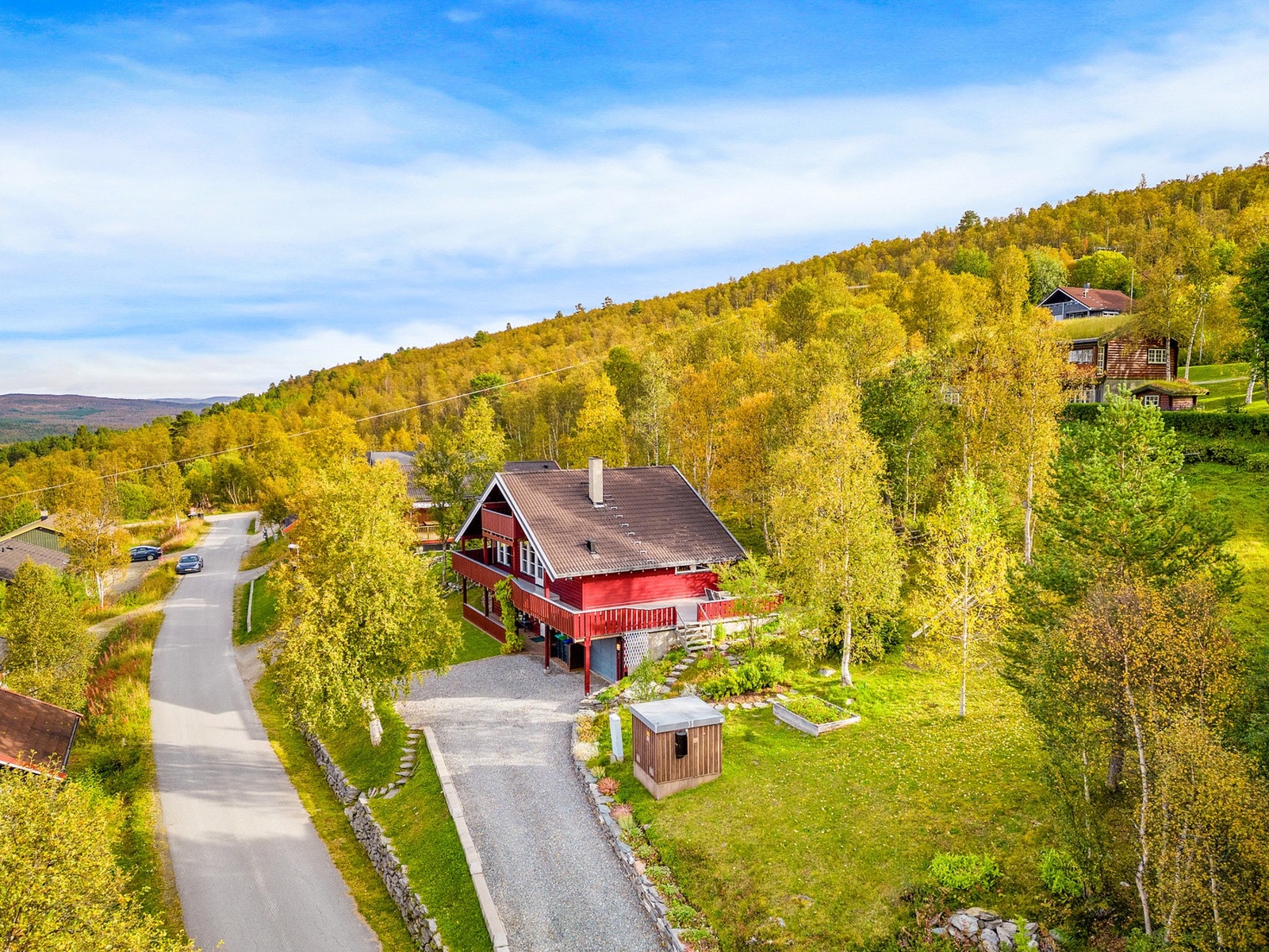 Gangavstand til sentrum med opparbeidet gang- og sykkelvei langs FV30. Galleribilde