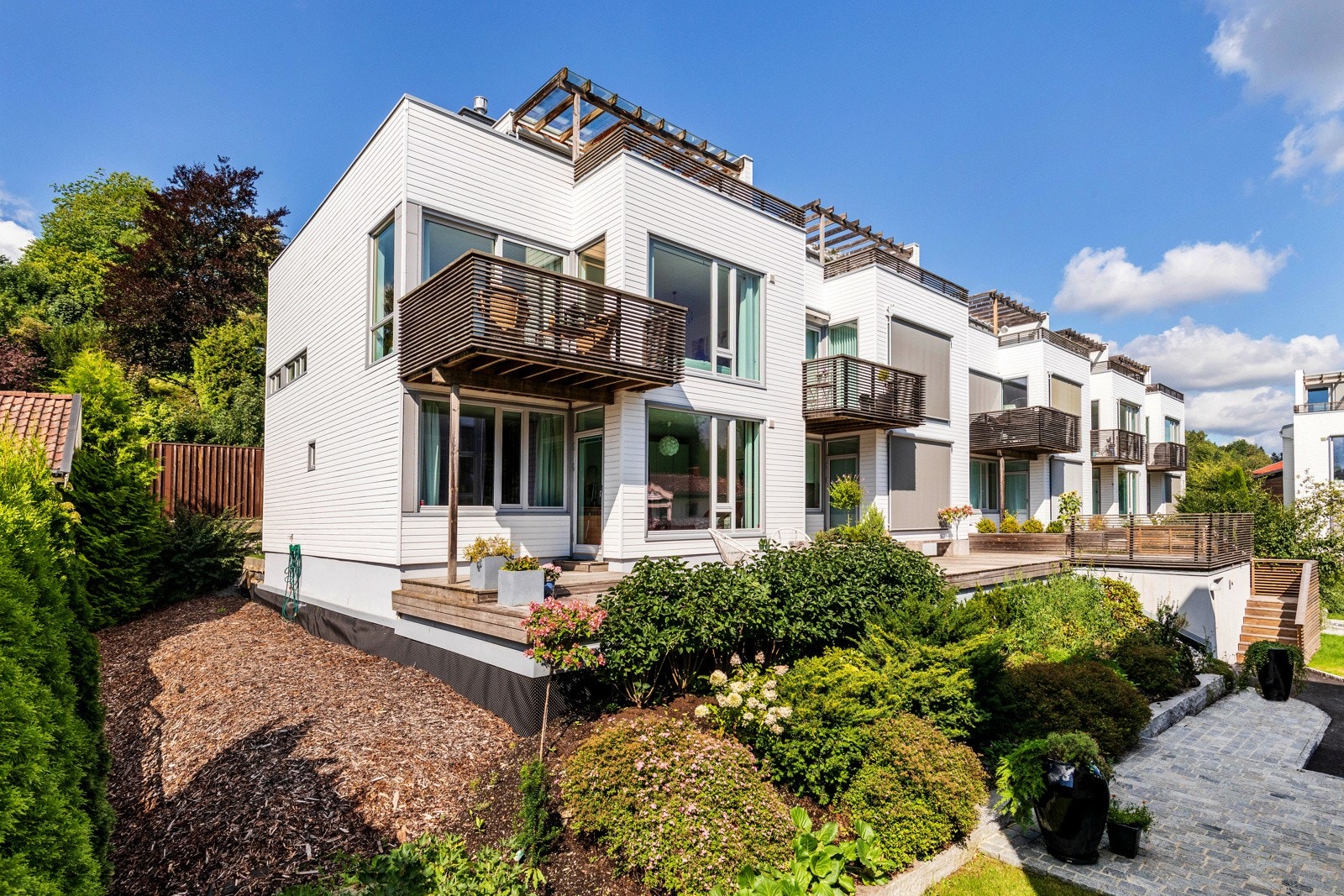 Fin to-mannsbolig på Jar Galleribilde