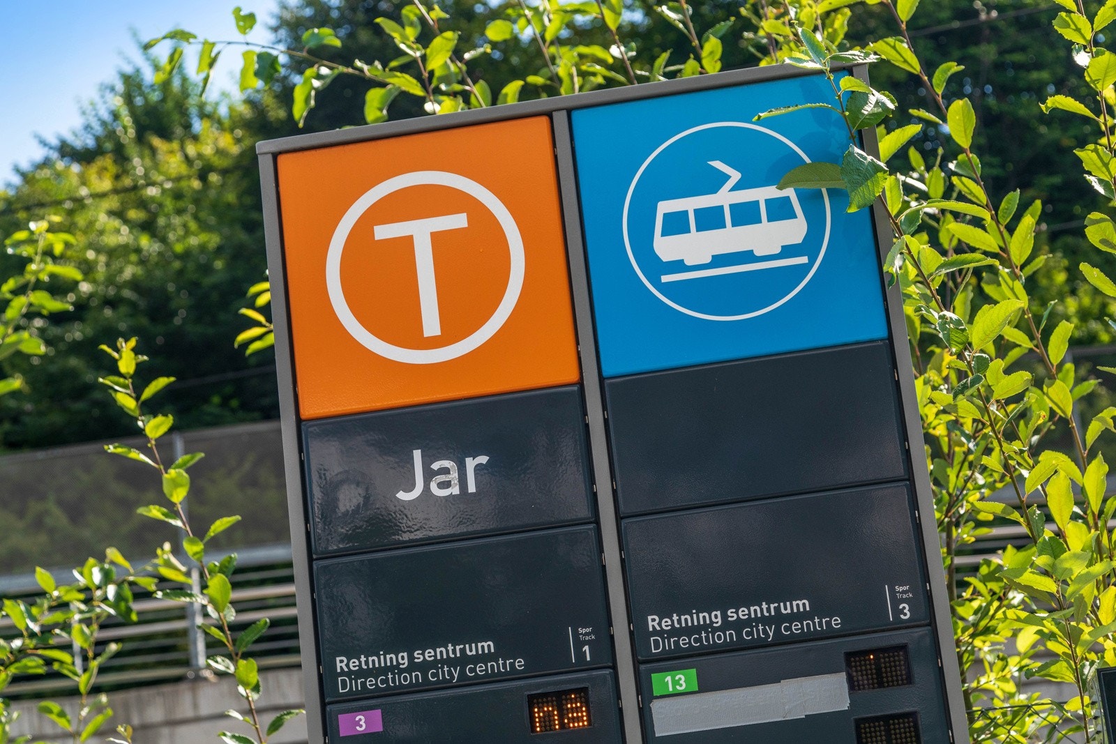 Her går både Kolsåsbanen og blåtrikken. Galleribilde