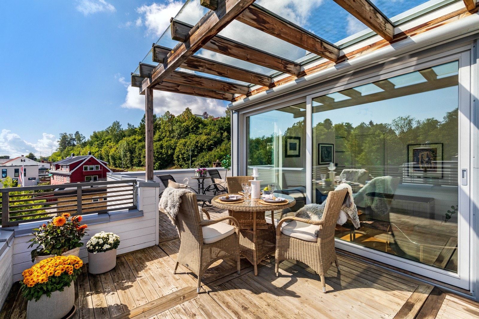 Velkommen til Jarmyrveien 39! Flott takterrasse med delvis overbygget pergola Galleribilde