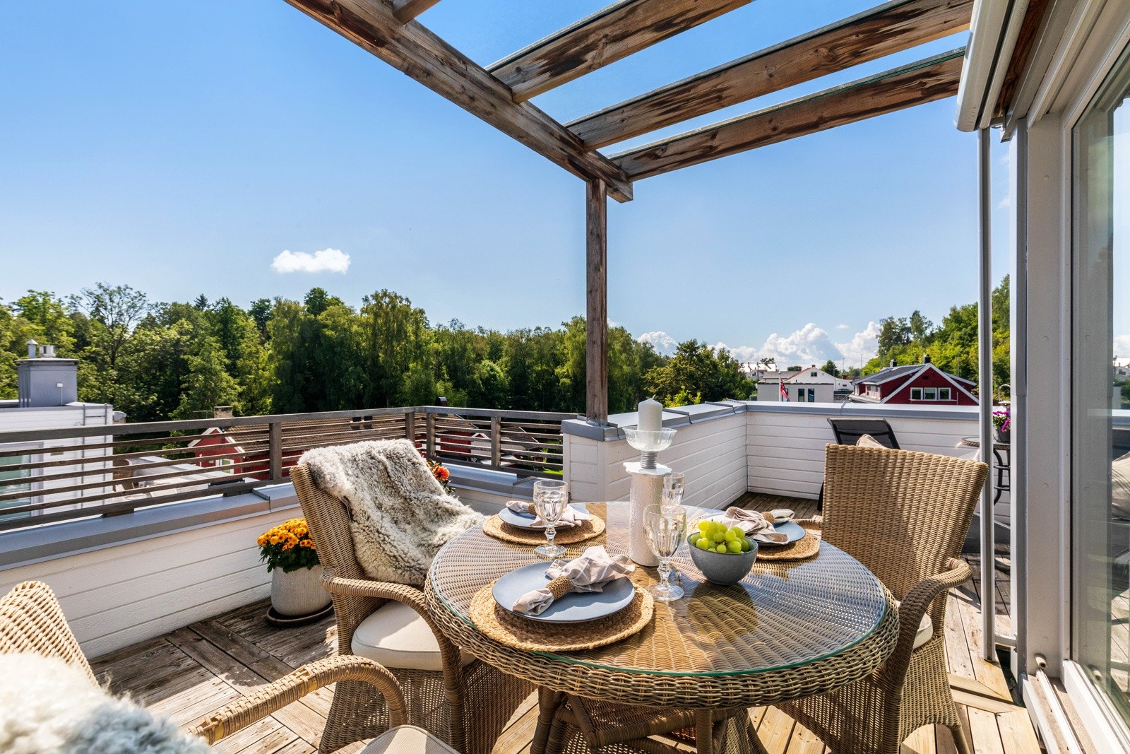 Solrik sørøstvendt takterrasse på ca. 43 kvm. Galleribilde