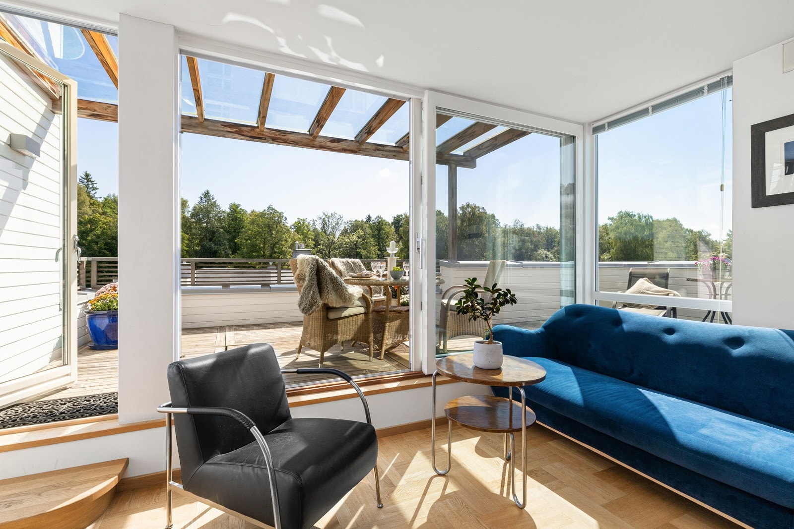 Lys og smakfull loftsetasje. Galleribilde