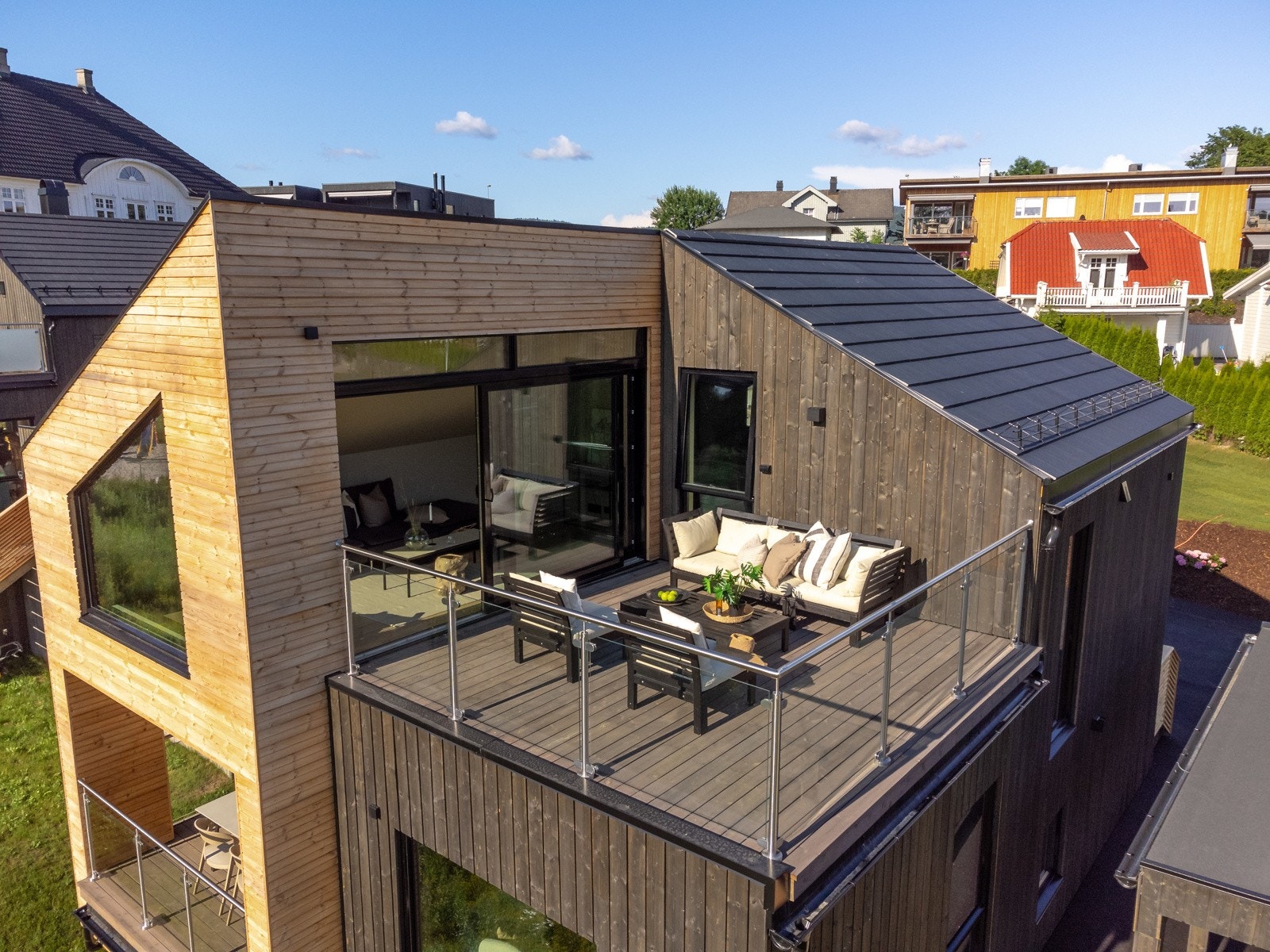 Deilig, solrik og usjenert takterrasse Galleribilde