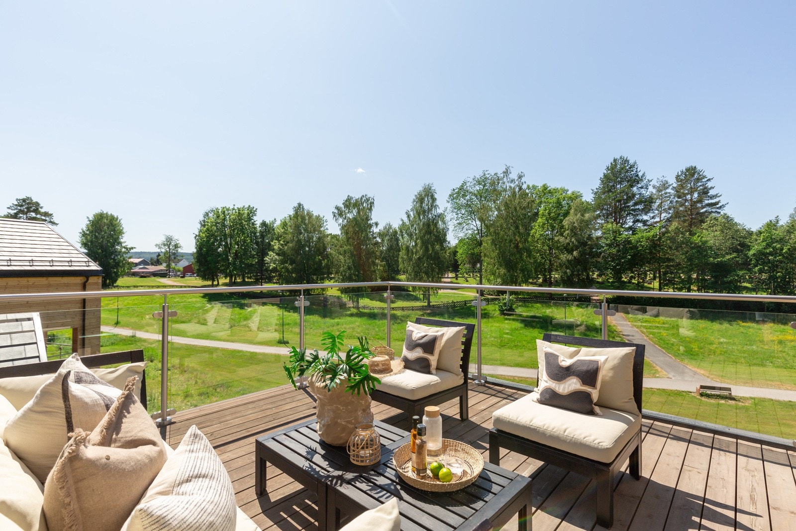 I 2.etasje er det utgang til en deilig og solrik takterrasse Galleribilde