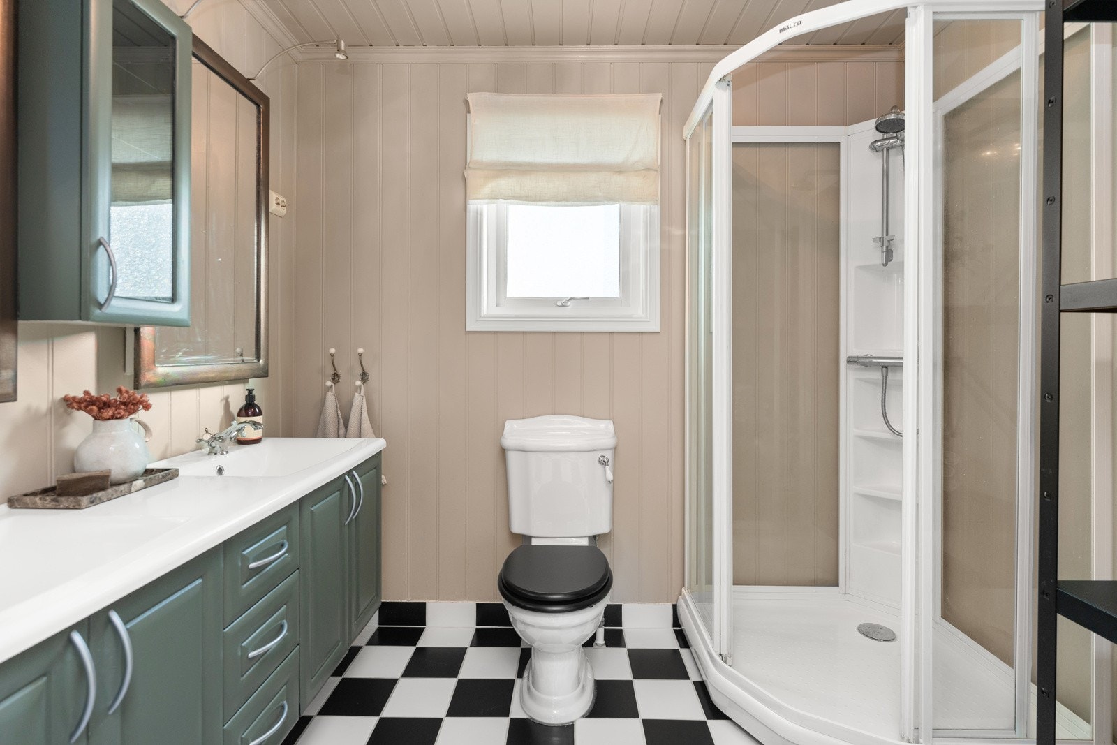 Badet i hovedetasjen. Galleribilde