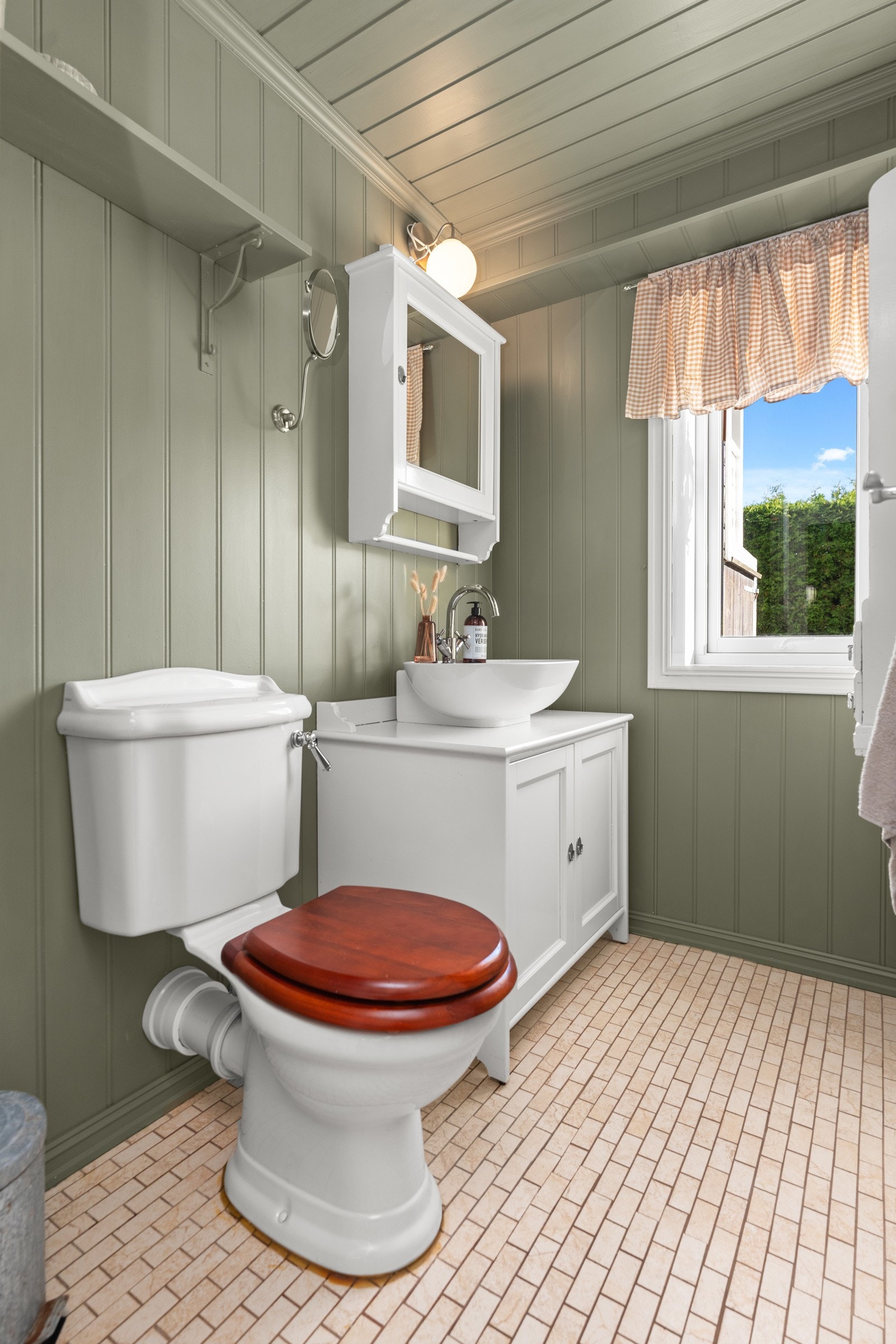 Toalett i kjeller Galleribilde