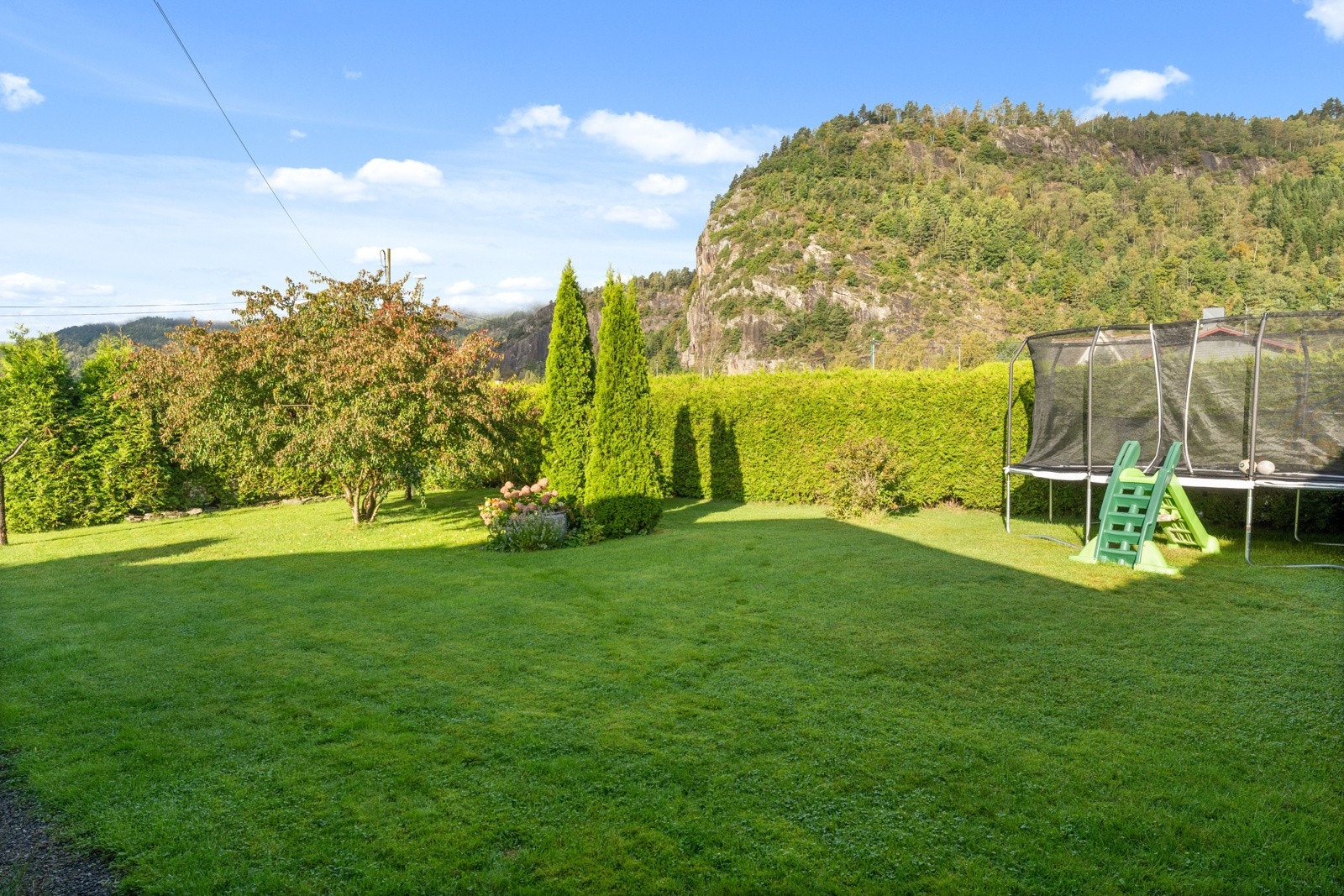 Fint opparbeidet tomt med gode solforhold Galleribilde