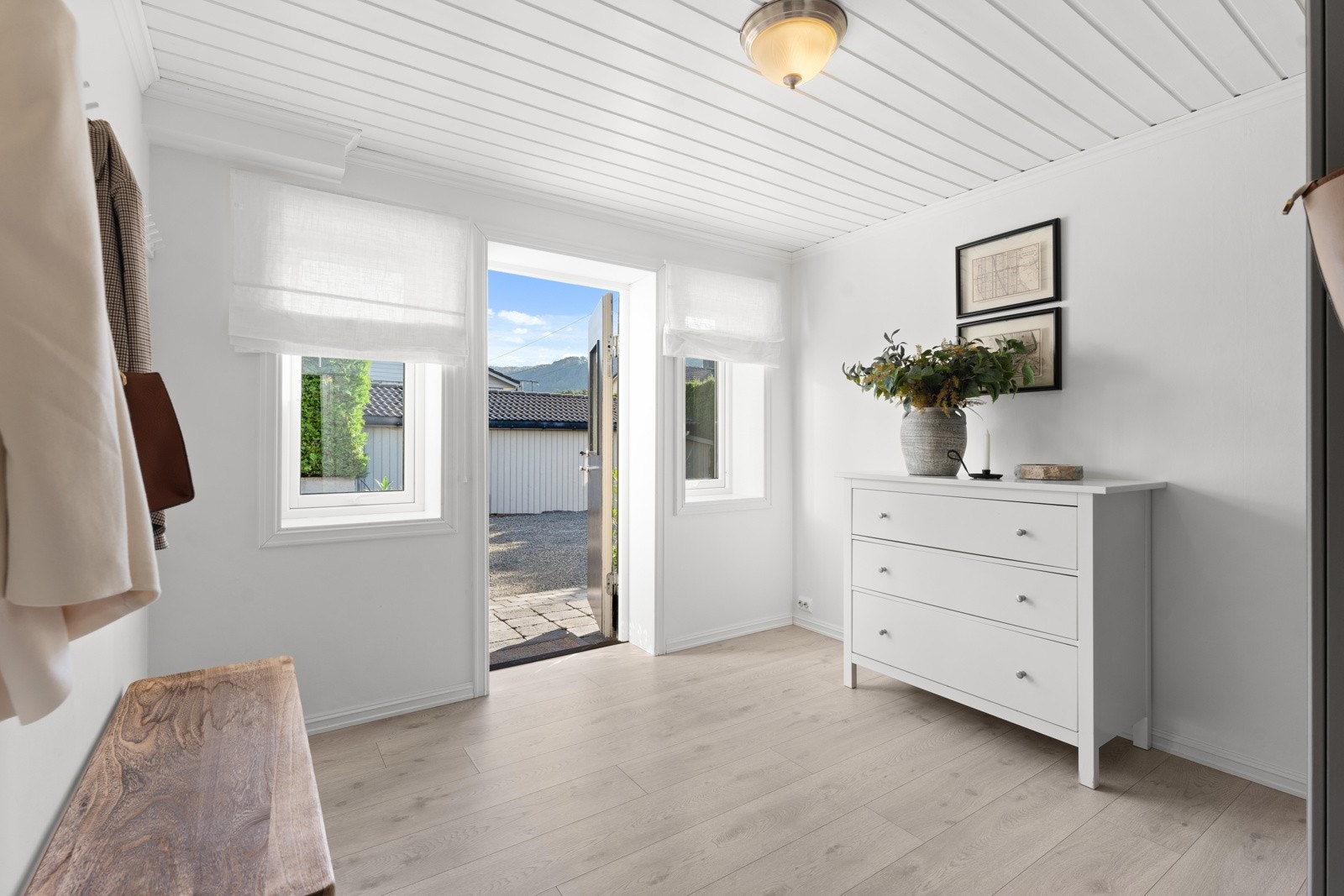 Egen inngang til gang i kjeller Galleribilde