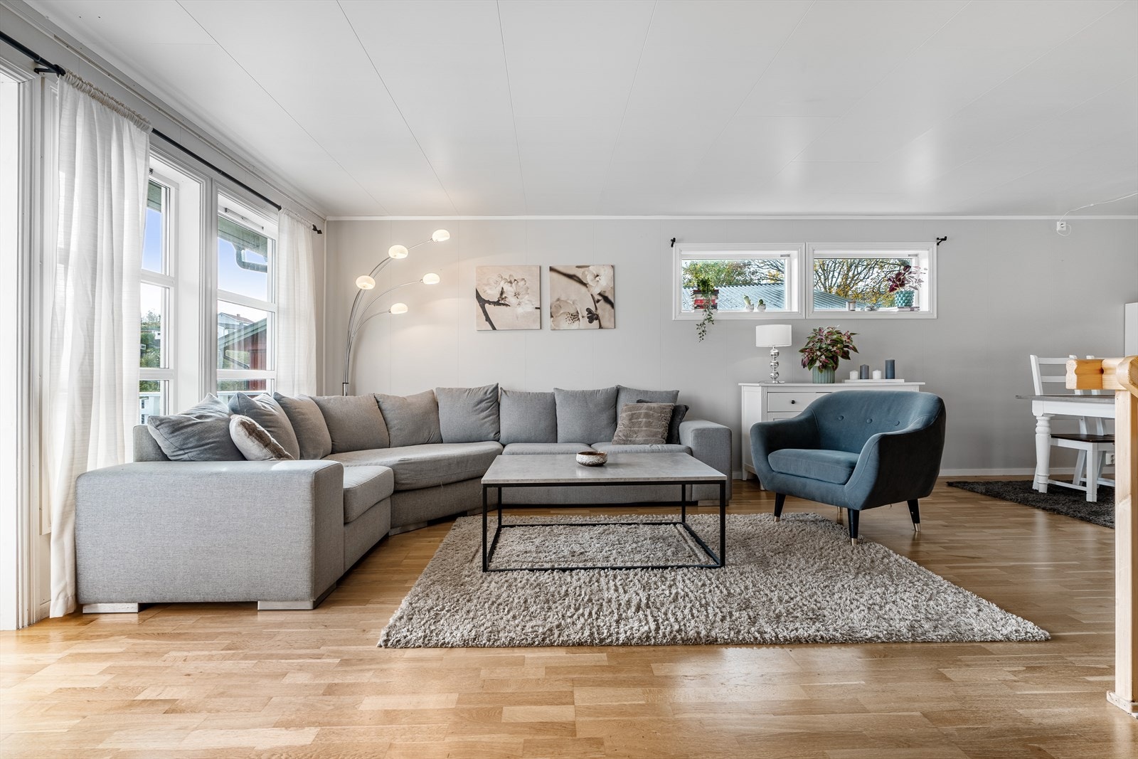 Romslig og luftig fellesområde. Galleribilde