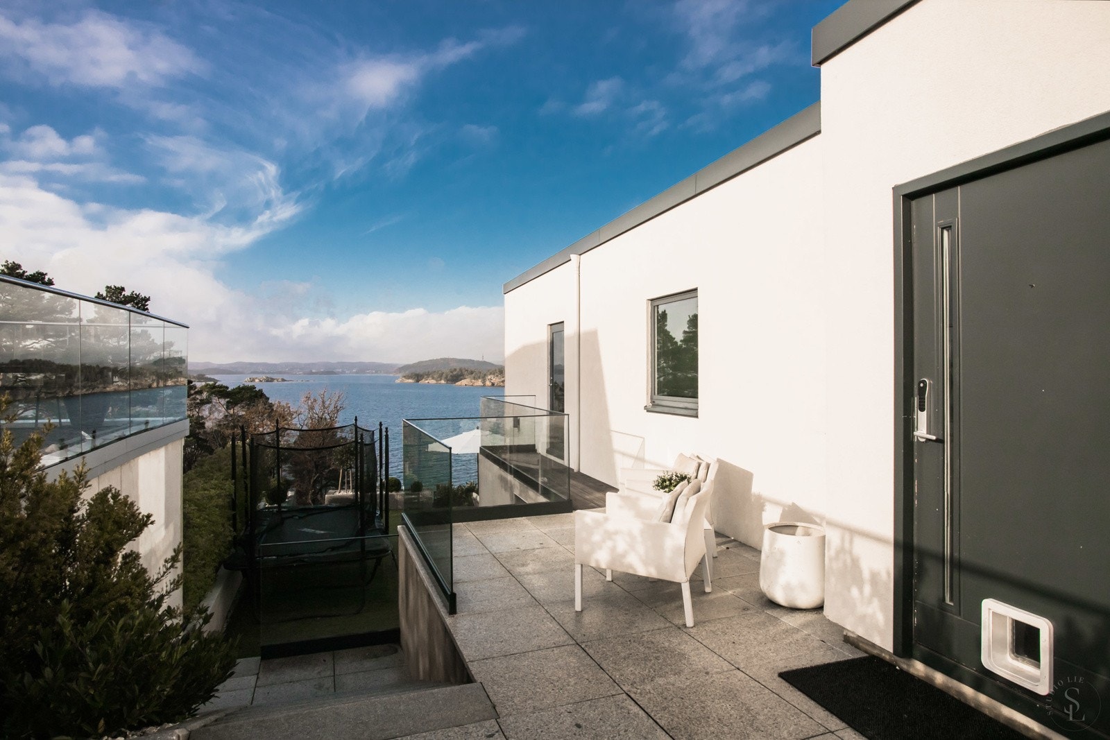 Inngangsparti på siden av huset Galleribilde