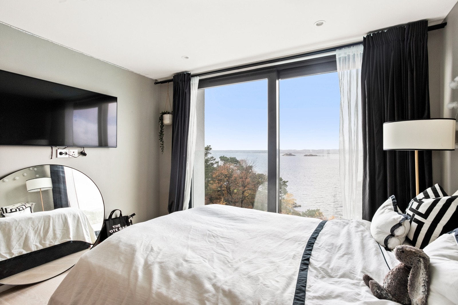 Soverom 2 har også en flott sjøutsikt Galleribilde