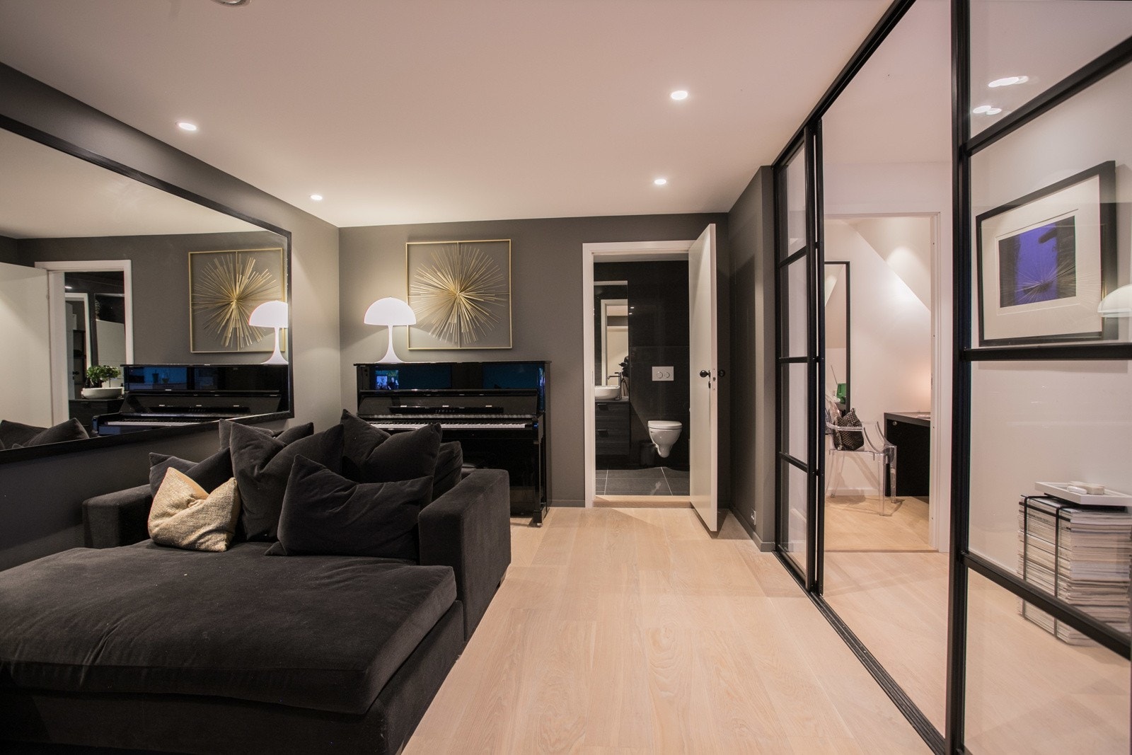 Fra kjøkken er det inngang til stue 2 Galleribilde