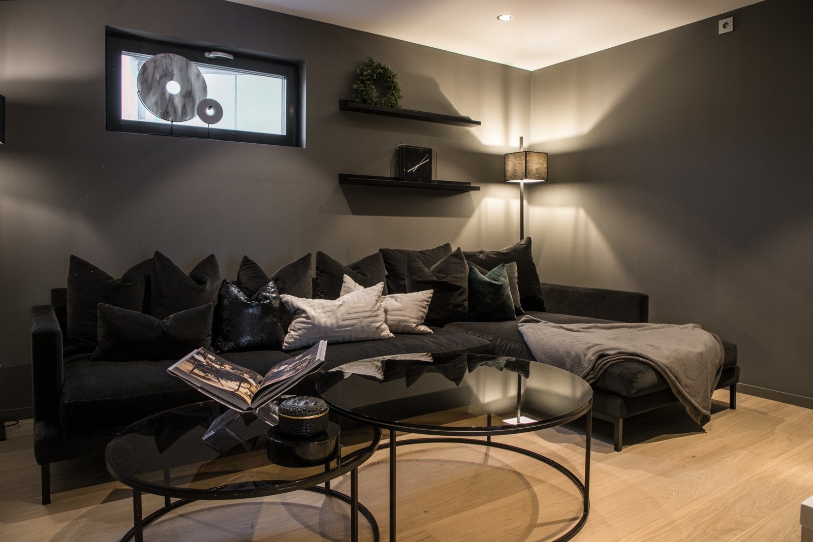 Tv- stue inngangsetasje Galleribilde