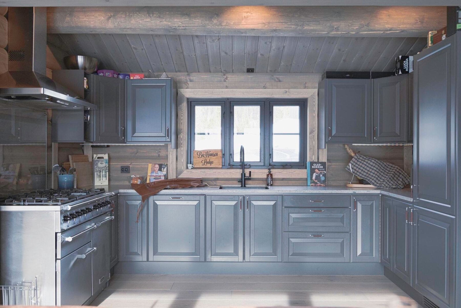 Foto fra kjøkken i en av våre hyttemodeller. Galleribilde