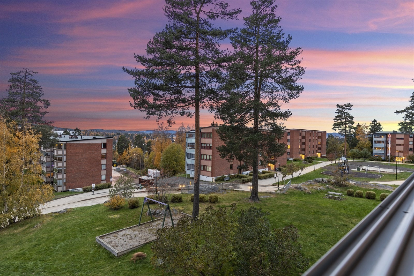 Borettslaget ble løftet med nye innglassede balkonger i 2010 Galleribilde