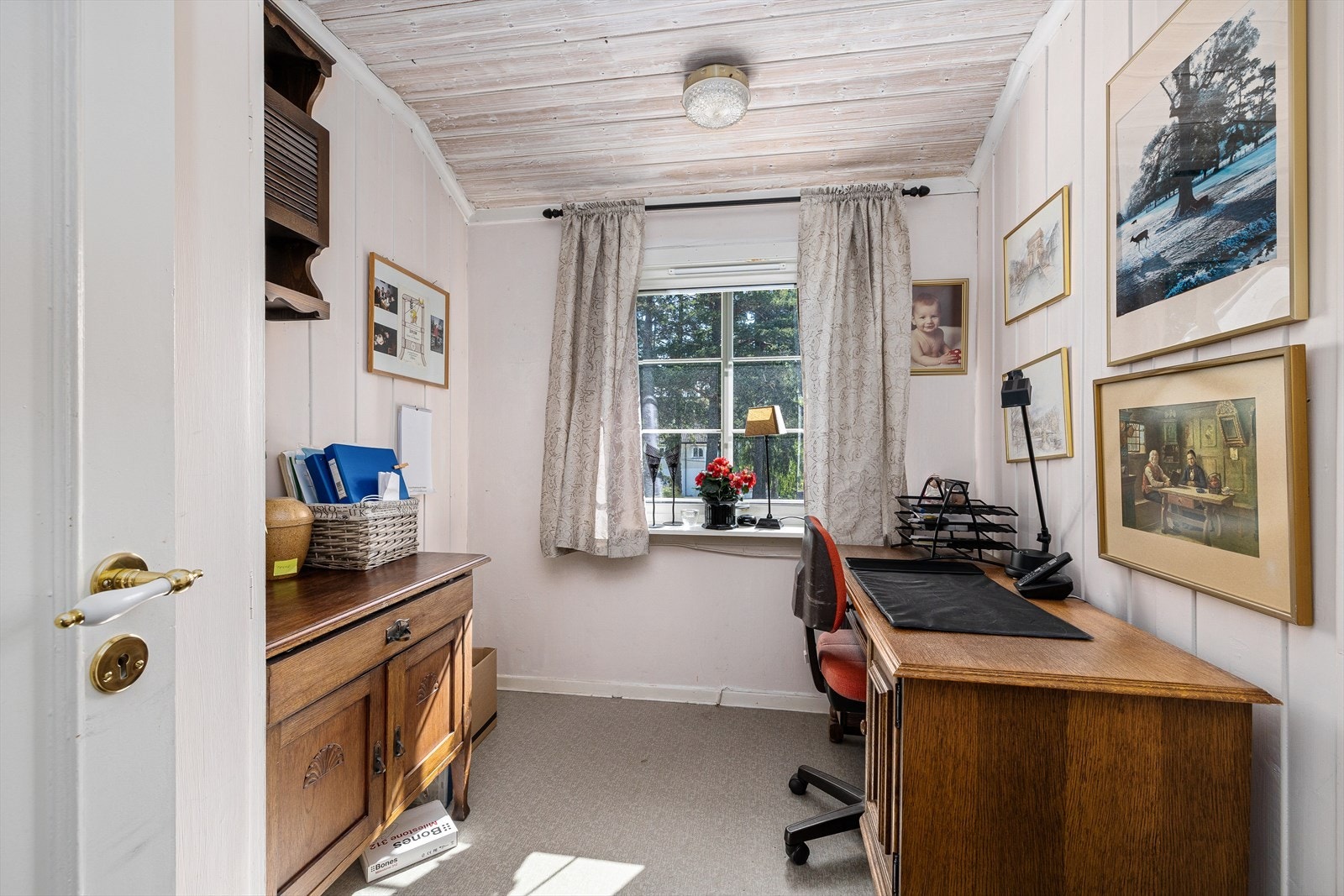 Gjeste / barnerom blir i dag brukt til et kontor. Galleribilde