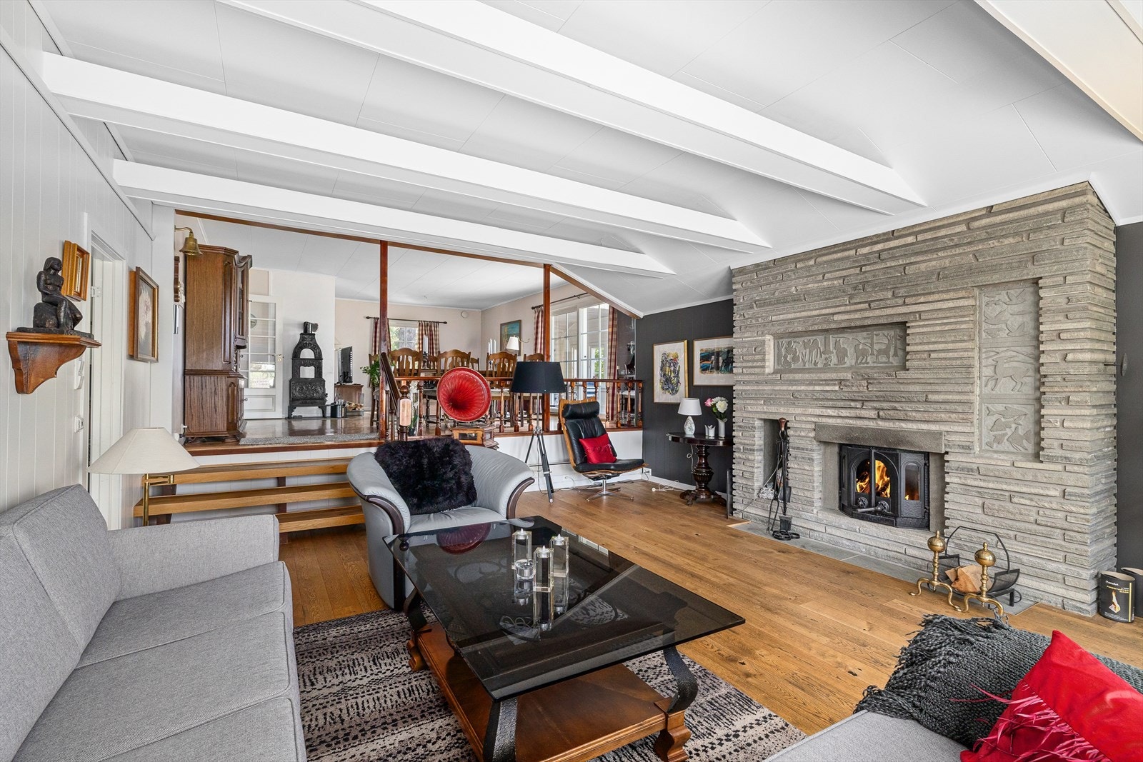 Sonen for sitte-/loungegrupper særpreges særskilt av luftig romfølelse. Galleribilde