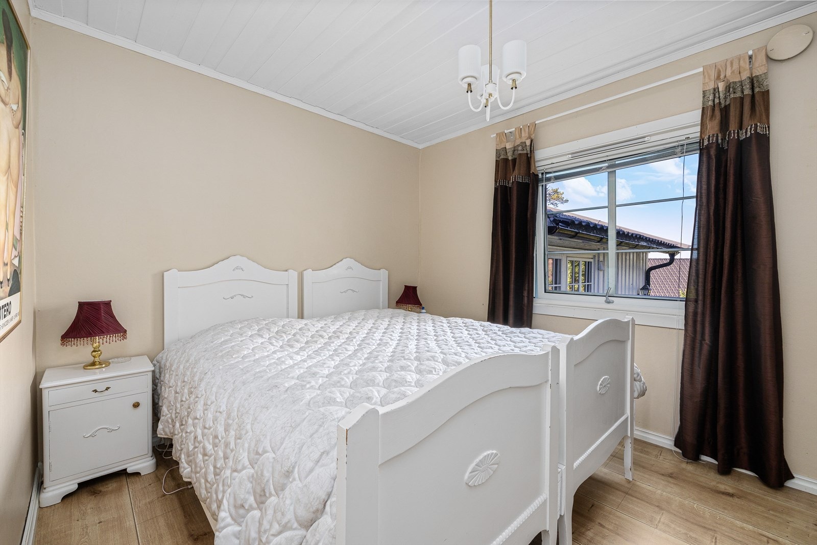 Lyst og pent soverom. Galleribilde