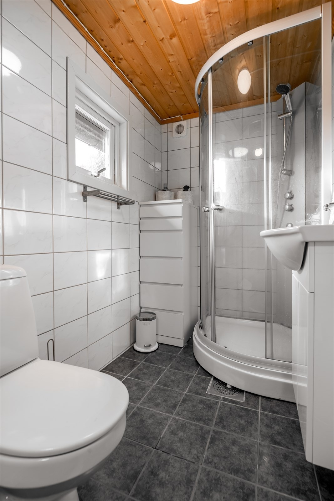 Badet ligger i tilbygget fra 1980. Galleribilde