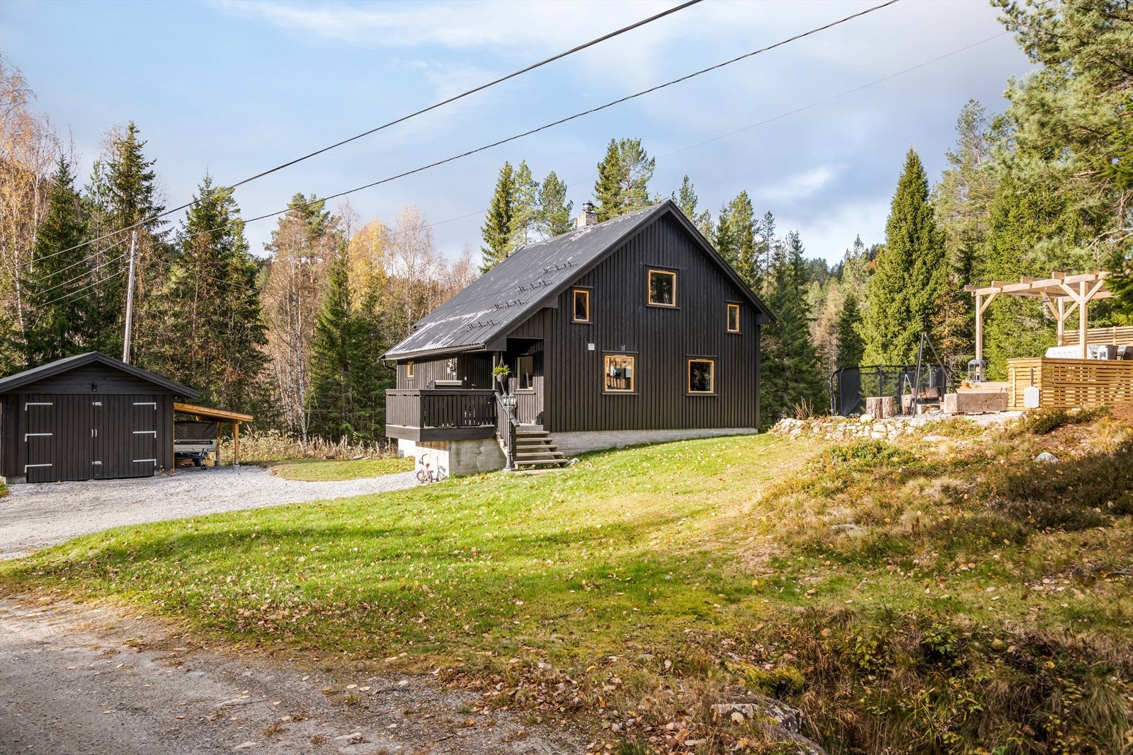 EiendomsMegler1 ved Ann Helén Jamtveit presenterer Hovinvegen 1838! Galleribilde