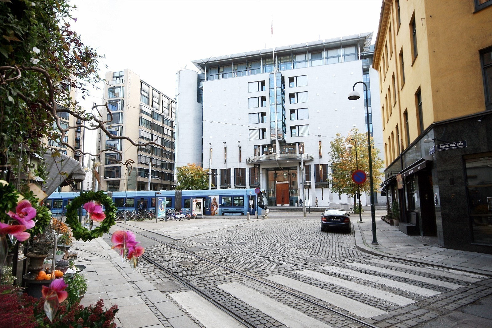 Tinghuset er like ved Galleribilde