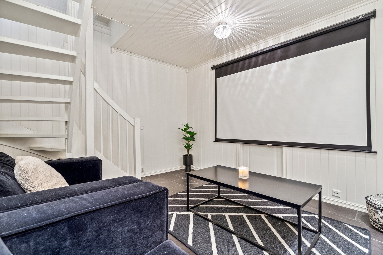 I underetasjen er det innredet "kino" Galleribilde