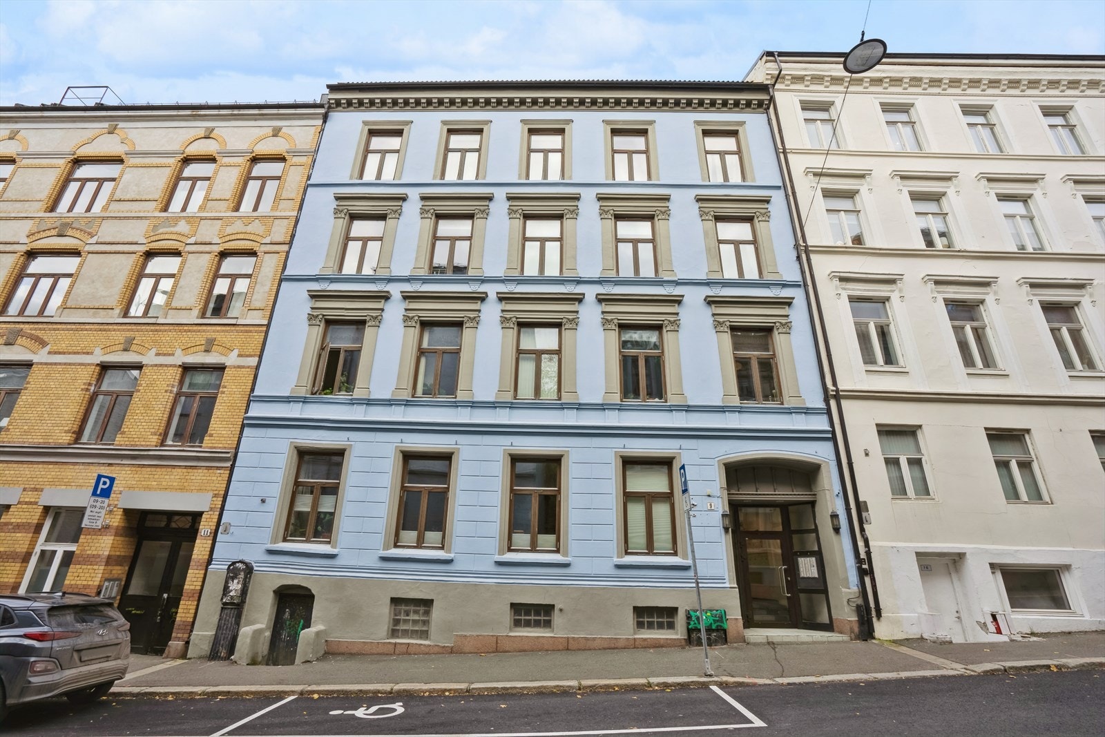 Beboerparkering i området. Galleribilde