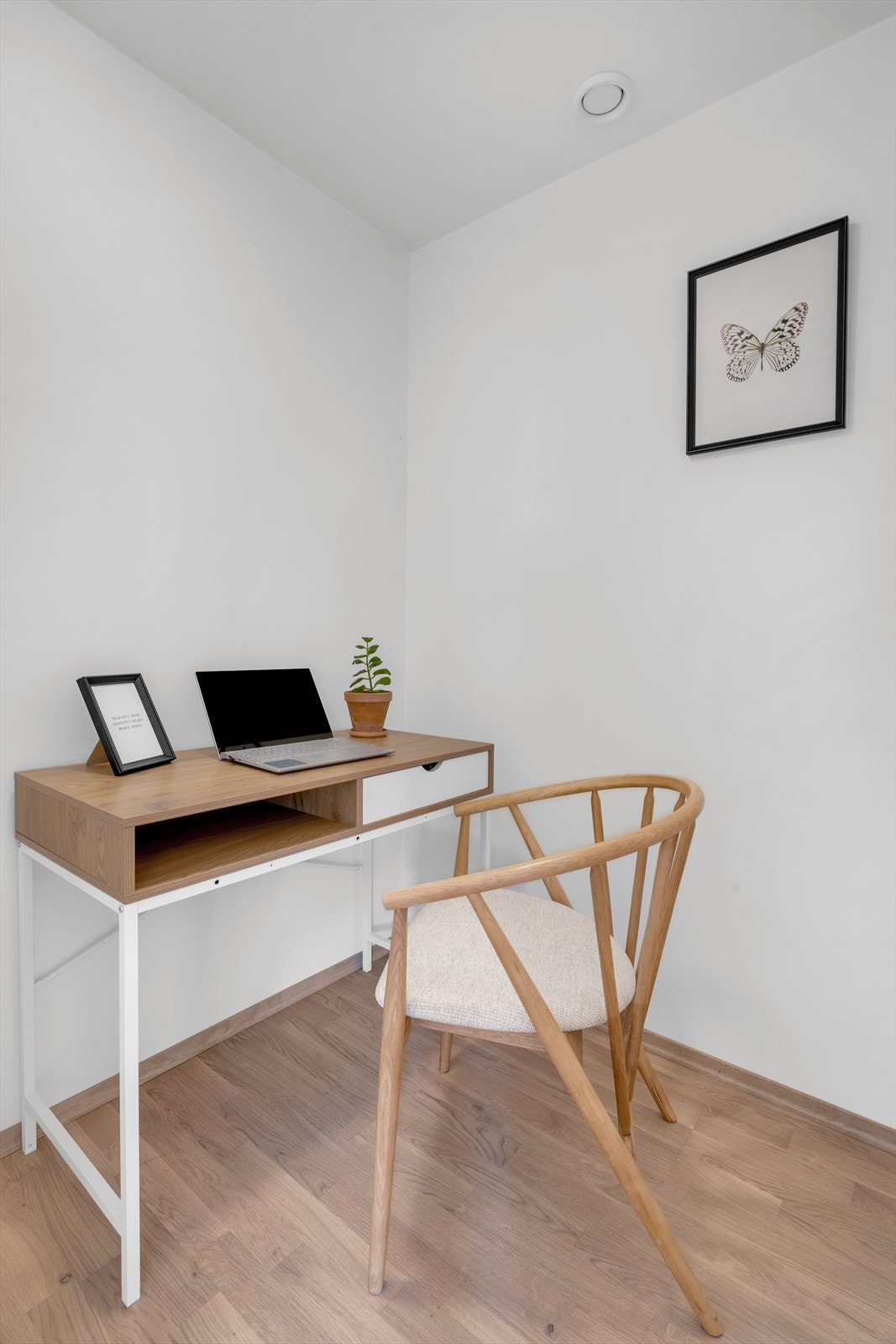 Dagens eiere har brukt boden som et kontor! Galleribilde