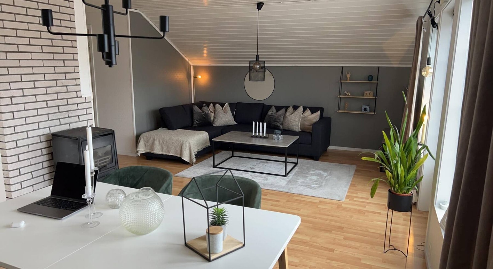 Selgers egne bilder, møblert leilighet på loftet Galleribilde