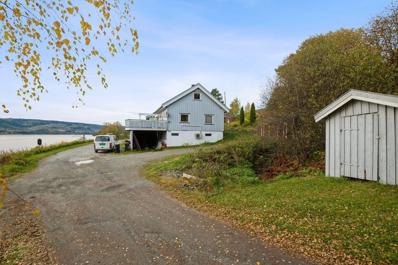 Eiendommen har svært gode sol- og utsiktsforhold! Galleribilde