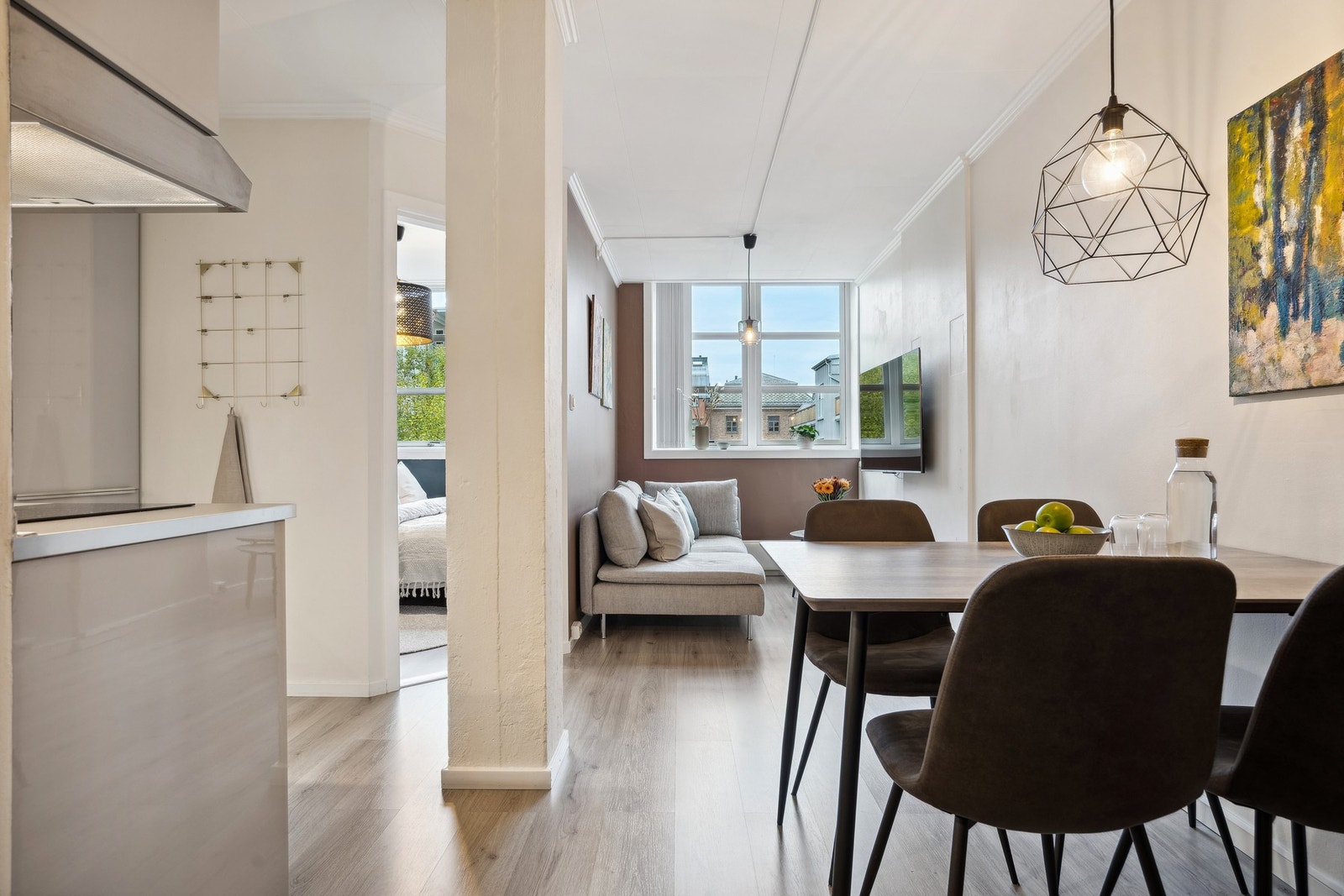 EiendomsMegler 1 ved Peder Bjørnstad har gleden av å presentere en pen byleilighet med fin beliggenhet på Buran. Galleribilde