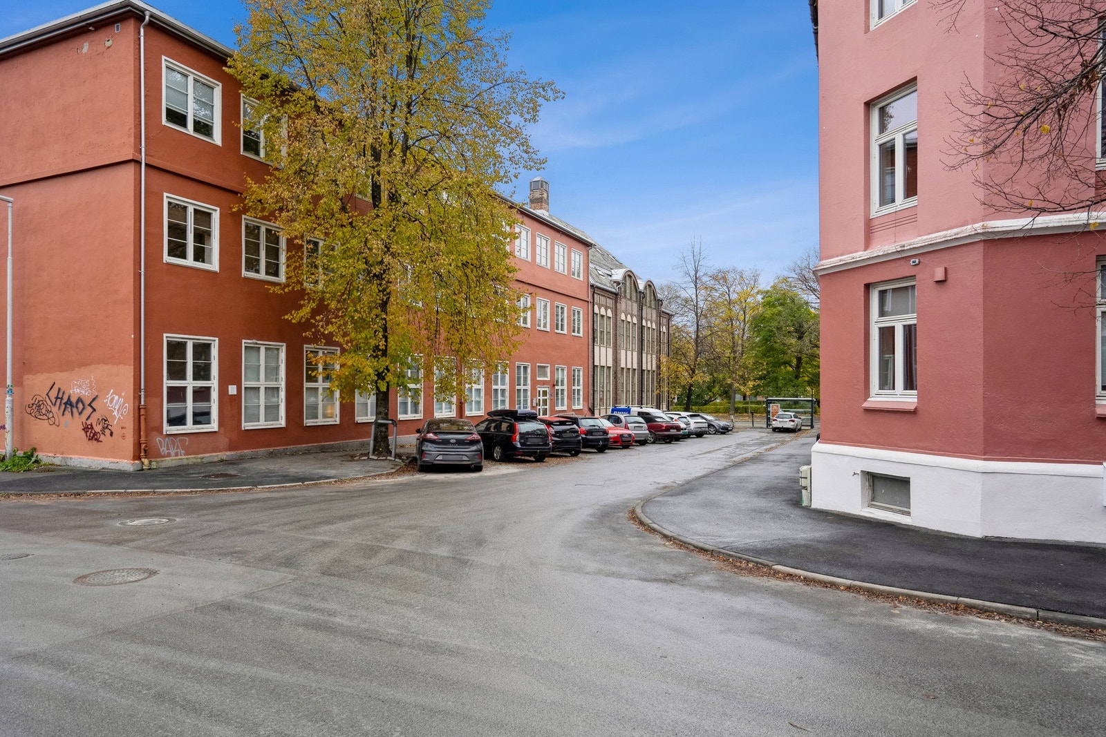 Fra leiligheten er det kort gåavstand til Solsiden, Midtbyen, NTNU og flere studiesteder. Galleribilde
